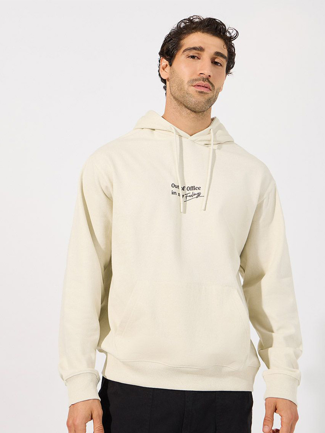 

Styli Men Minimal Chest Print Relaxed Fit Hoodie, Off white
