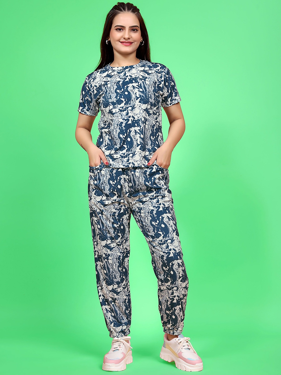 

SAKARMAA Women Printed T-Shirt & Joggers Co-Ords Sets, White