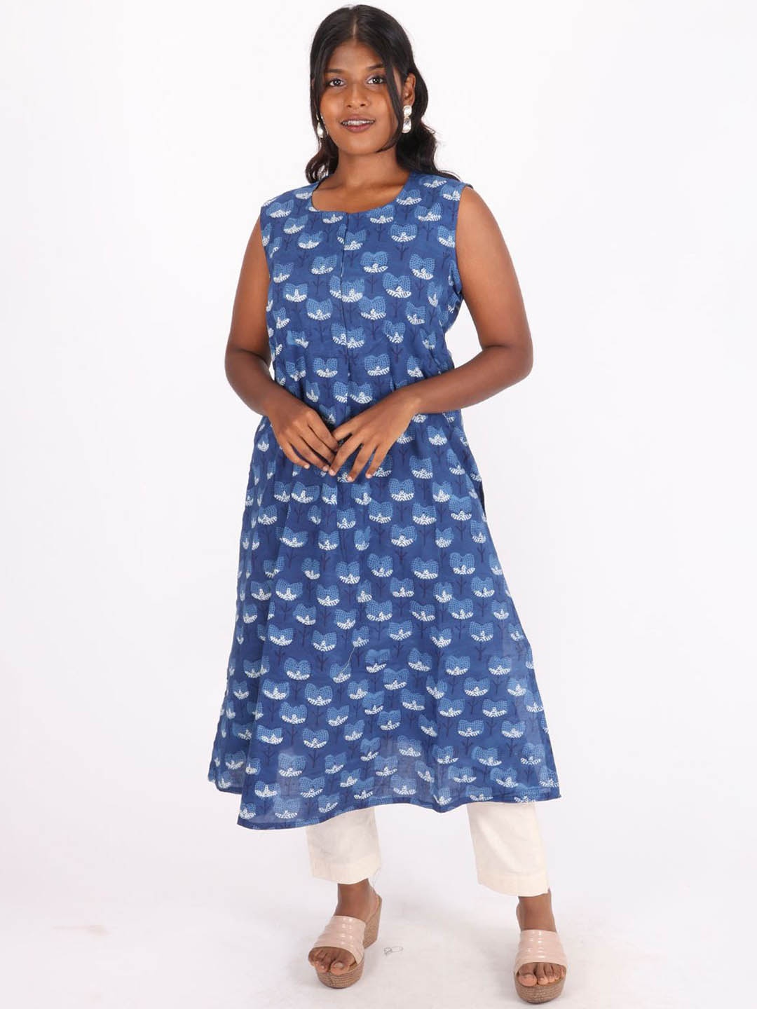 

Avishya Floral Printed Round Neck Pure Cotton A Line Kurta, Blue