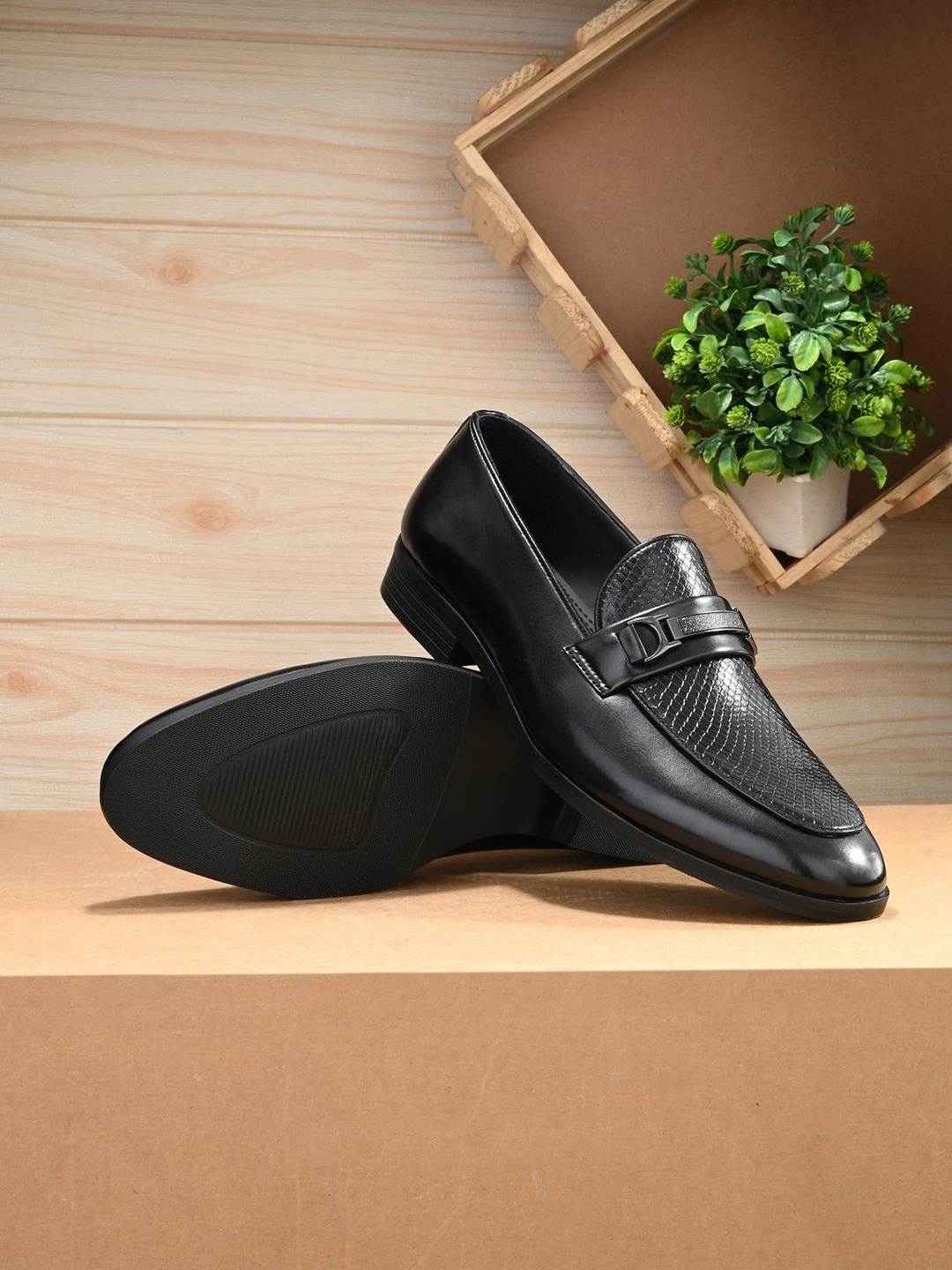 

House of Pataudi Men Textured Formal Loafers, Black