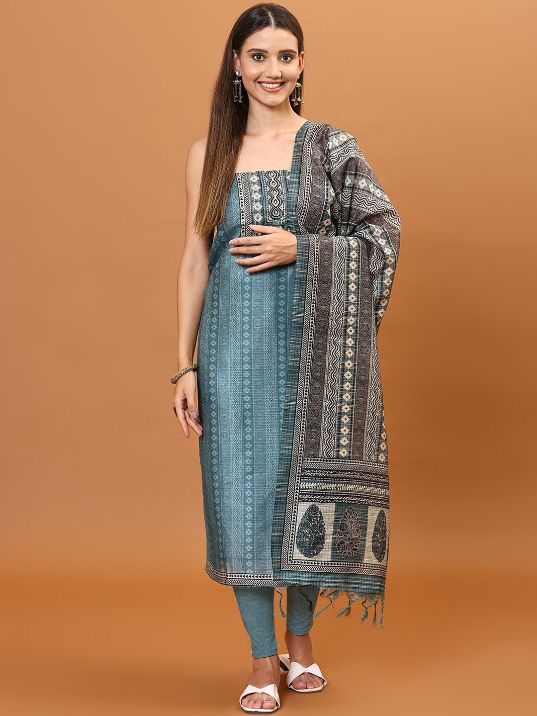 

Meena Bazaar Geometric Printed Beads and Stones Unstitched Dress Material, Green
