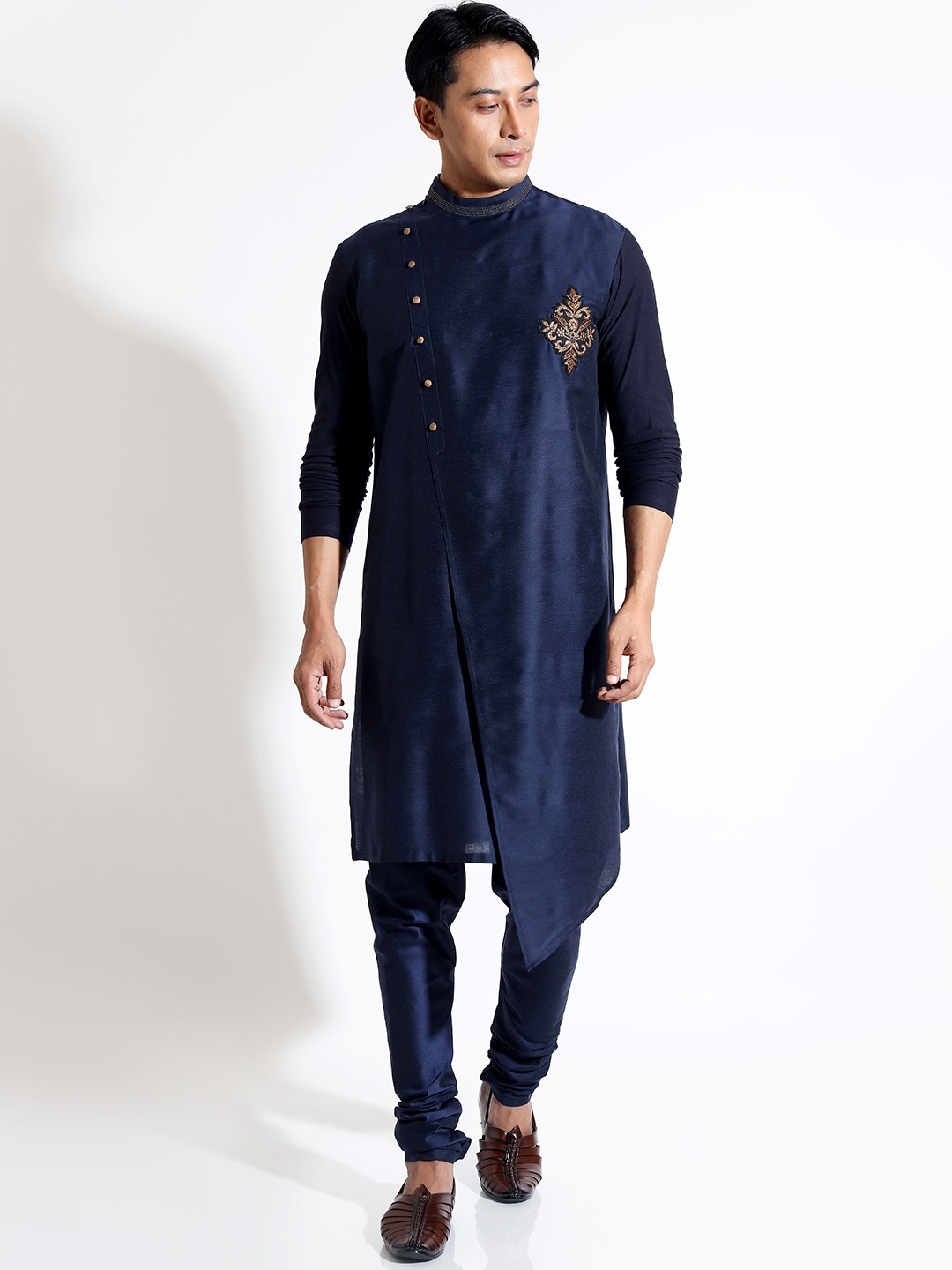 

VIVEK KARUNAKARAN Floral Woven Design Angrakha Assymetric Kurta With Trousers, Navy blue