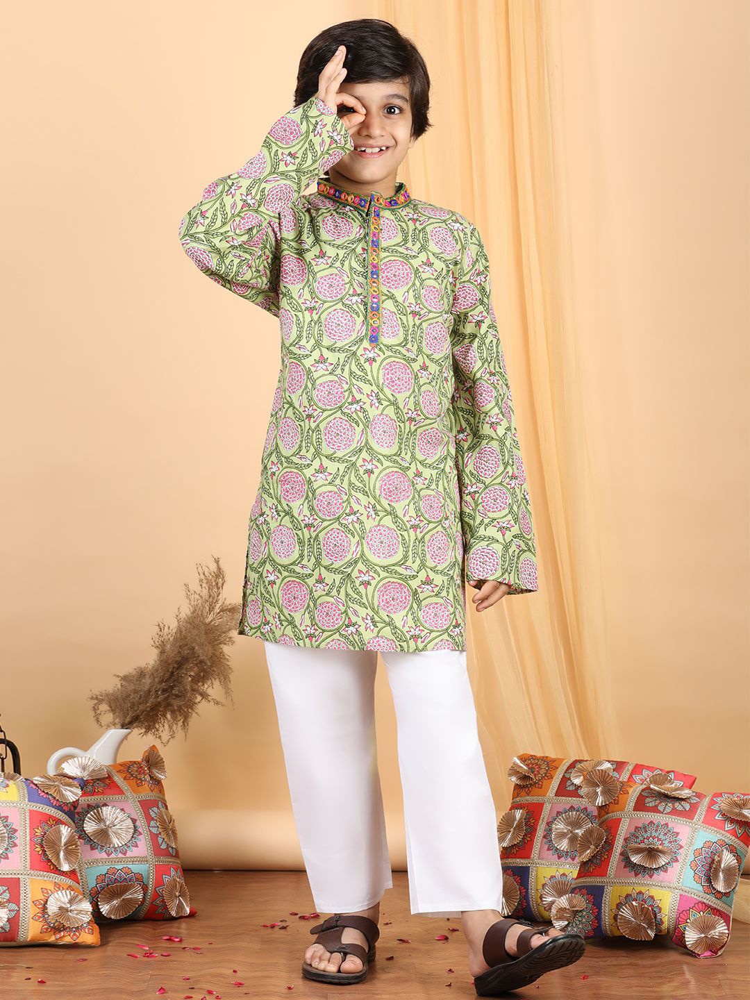 

kidcetra Floral Printed Pure Cotton Straight Kurta With Pyjama, Green