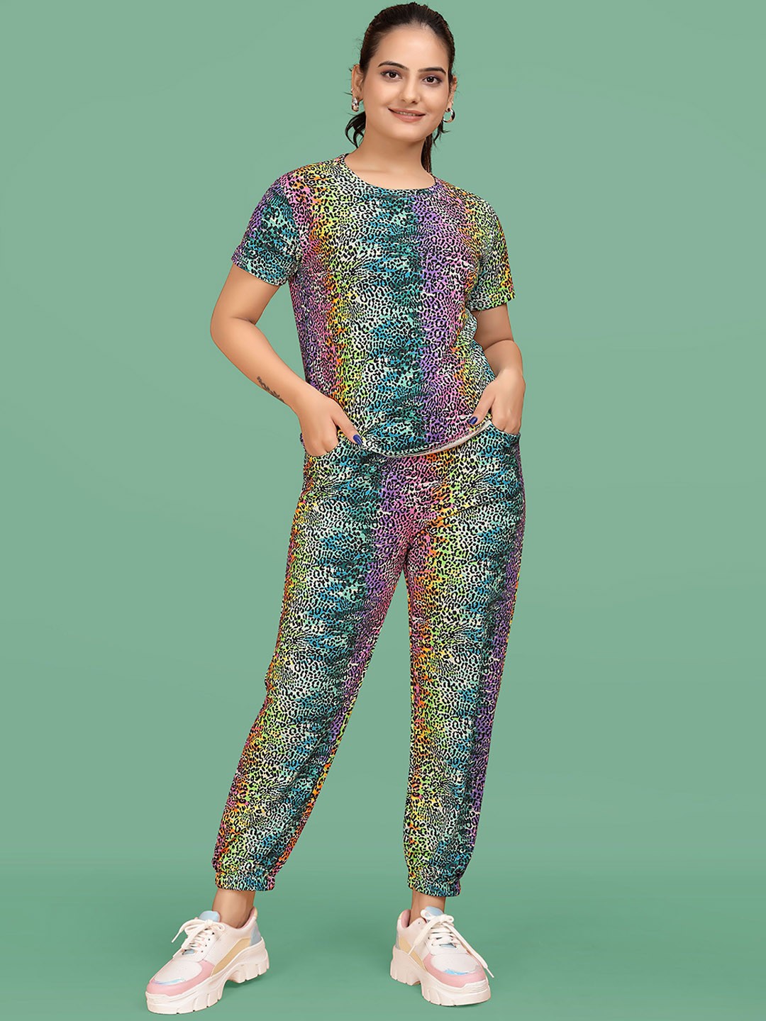 

SAKARMAA Women Printed Tshirt With Jogger Co-Ords, Yellow