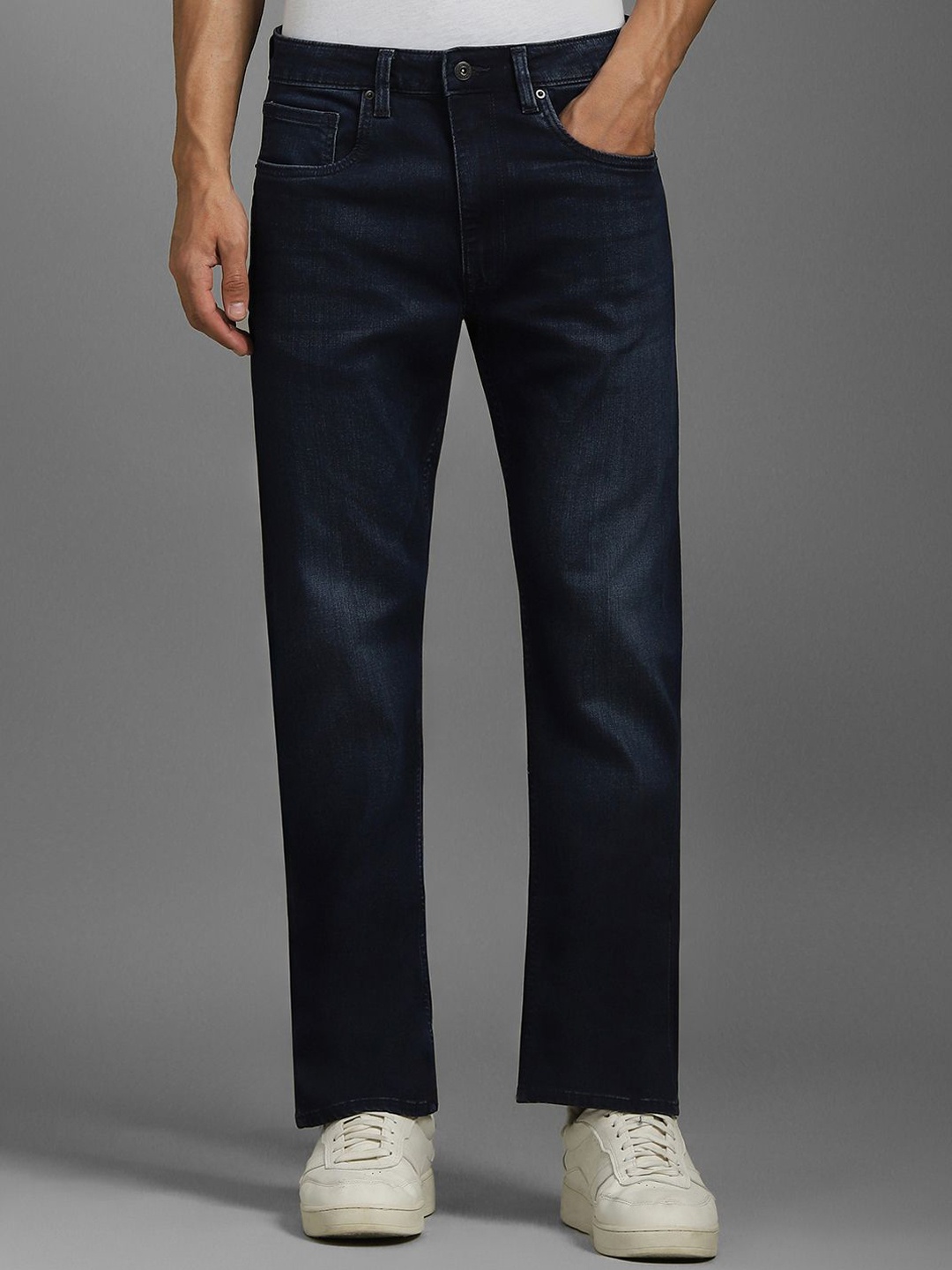 

Louis Philippe Jeans Men Mid-Rise Relaxed Fit Heavy Fade Jeans, Navy blue