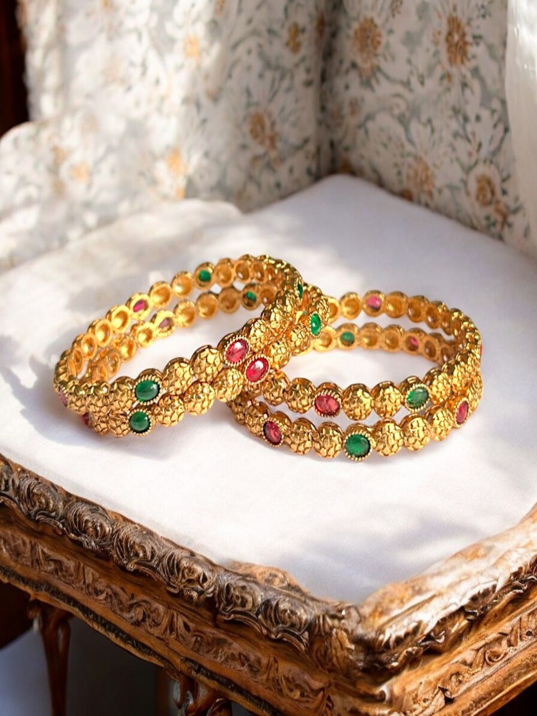 

AccessHer Set Of 4 Gold-Plated Stones-Studded Bangles