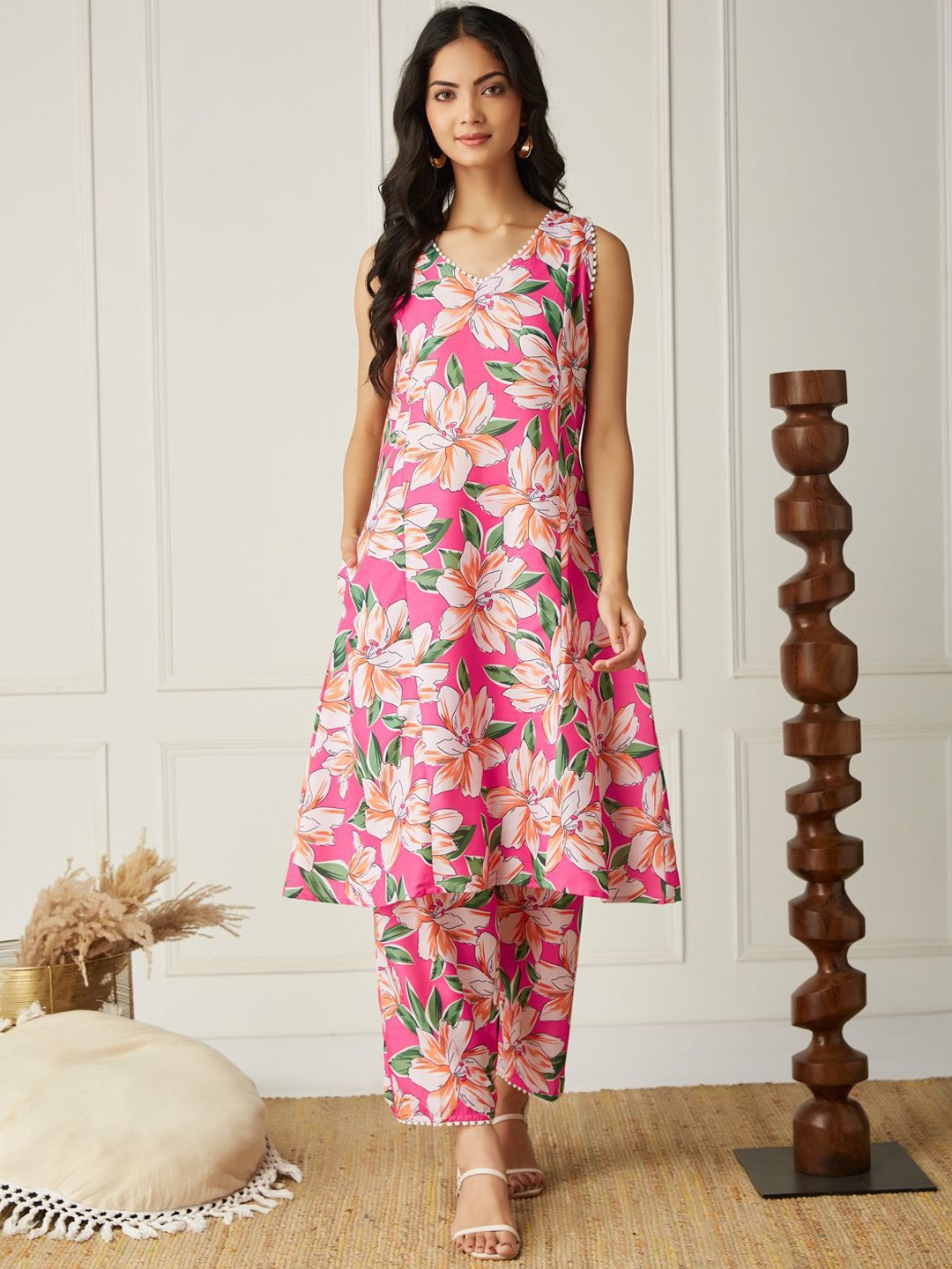 

J Turritopsis Floral Printed V-Neck Sleeveless Top With Trouser, Pink