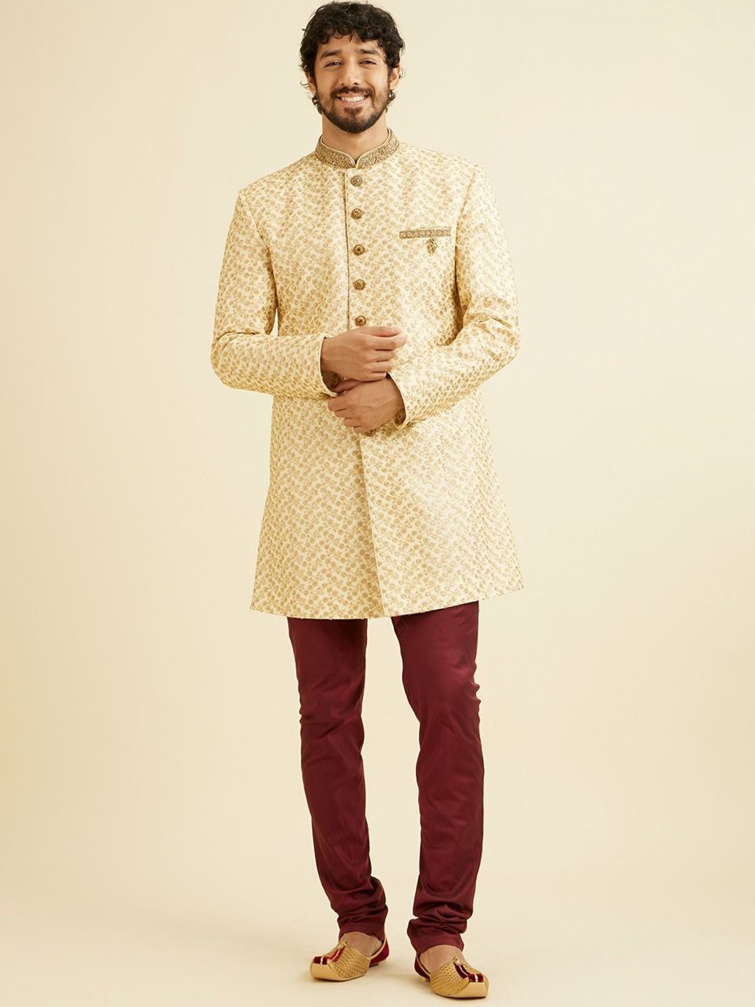 

Manyavar Men Embroidered Sherwani Set, Beige
