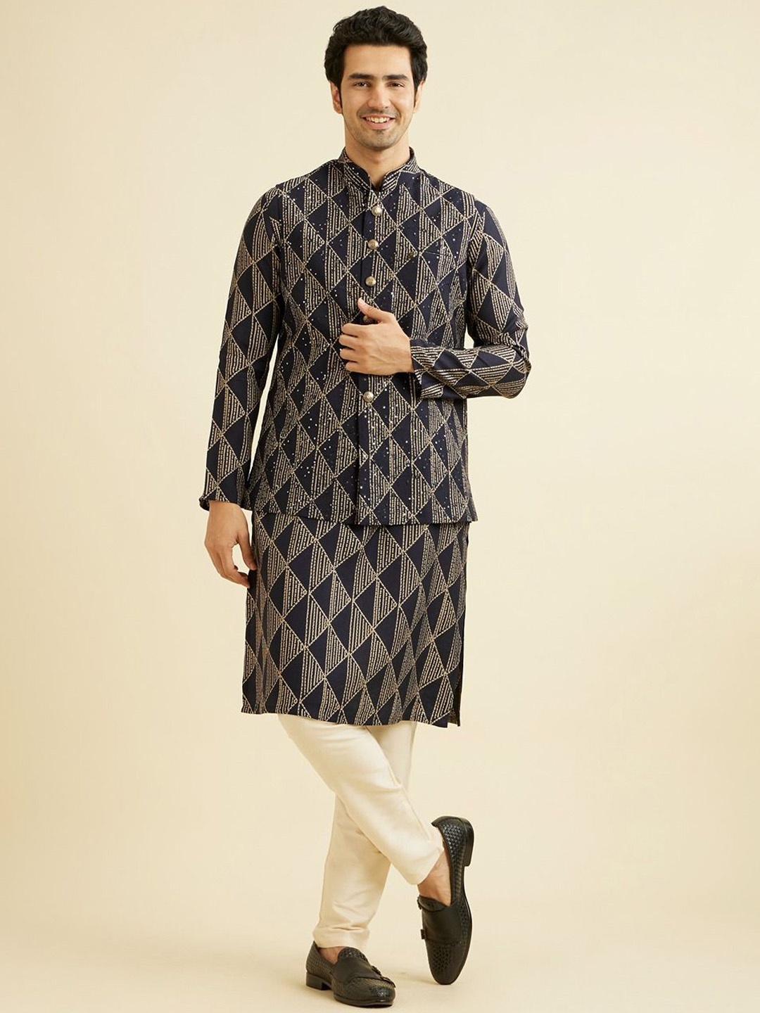 

Manyavar Geometric Printed Sequinned Mandarin Collar Straight Kurta & Trousers Jacket, Blue