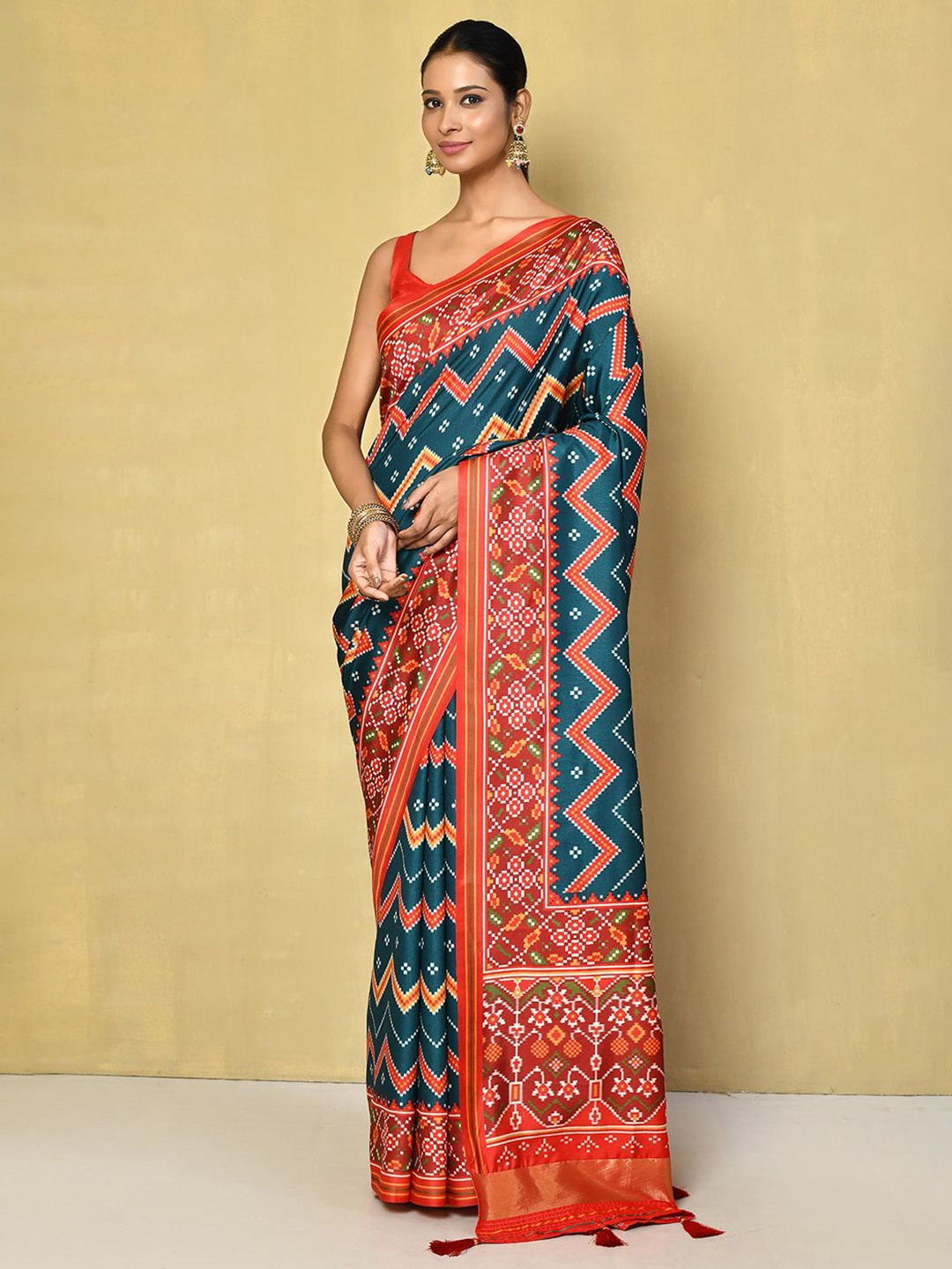 

Nazaakat by Samara Singh Striped Art Silk Saree, Green
