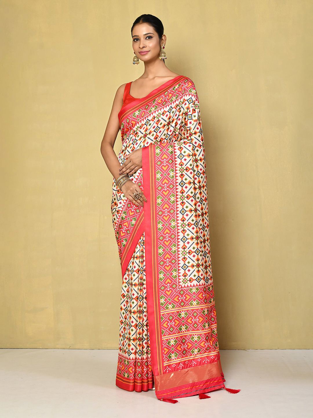 

Nazaakat by Samara Singh Ethnic Motifs Art Silk Saree, Cream