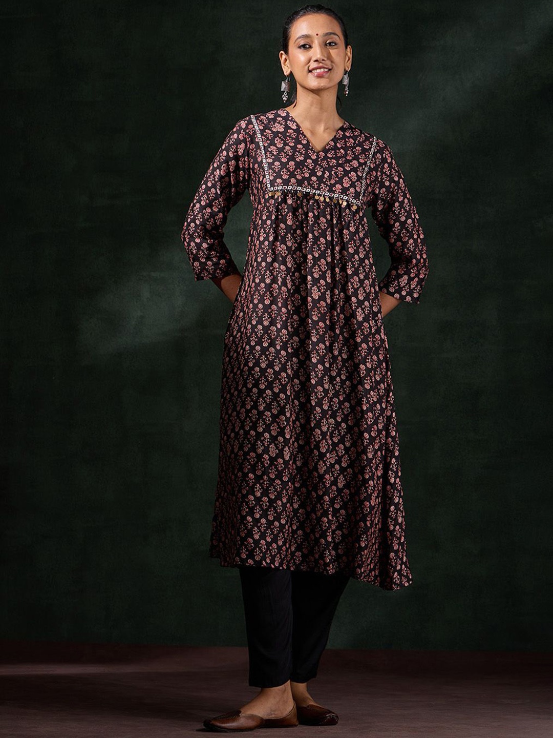 

Taneira Floral Printed Anarkali Kurta with Trousers, Black