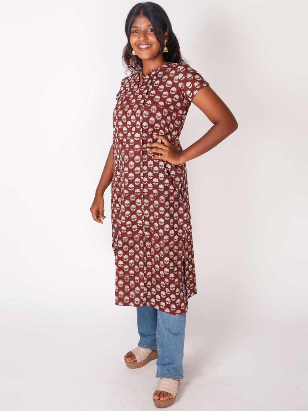

Avishya Floral Printed Keyhole Neck Pure Cotton Straight Kurta, Brown