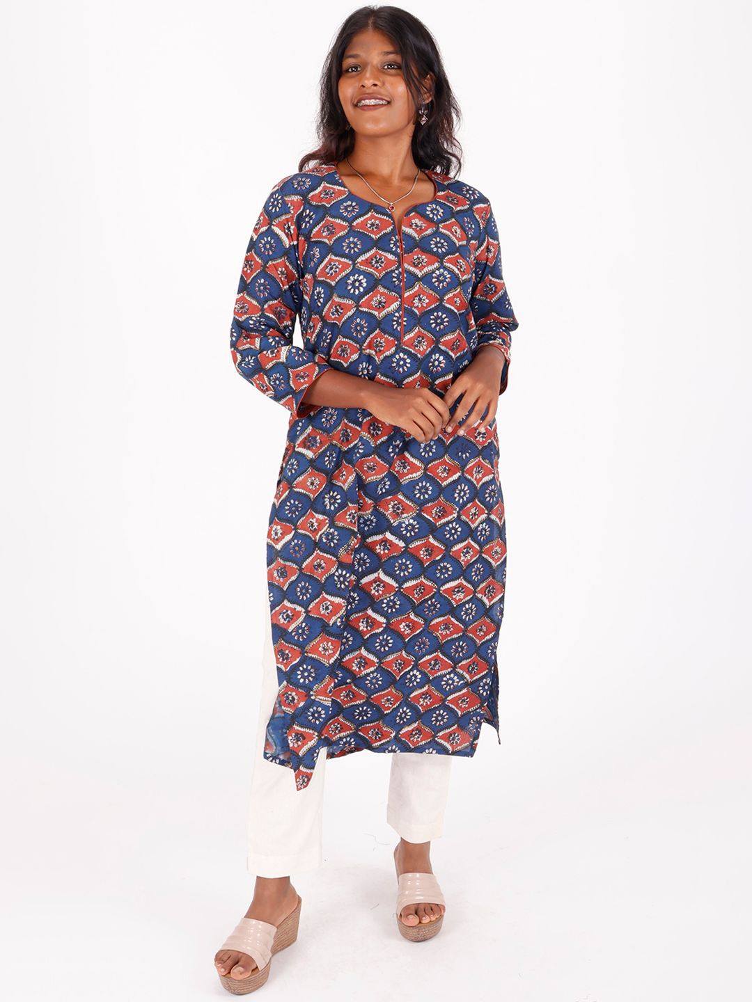 

Avishya Floral Printed Notch Neck Pure Cotton Straight Kurta, Blue