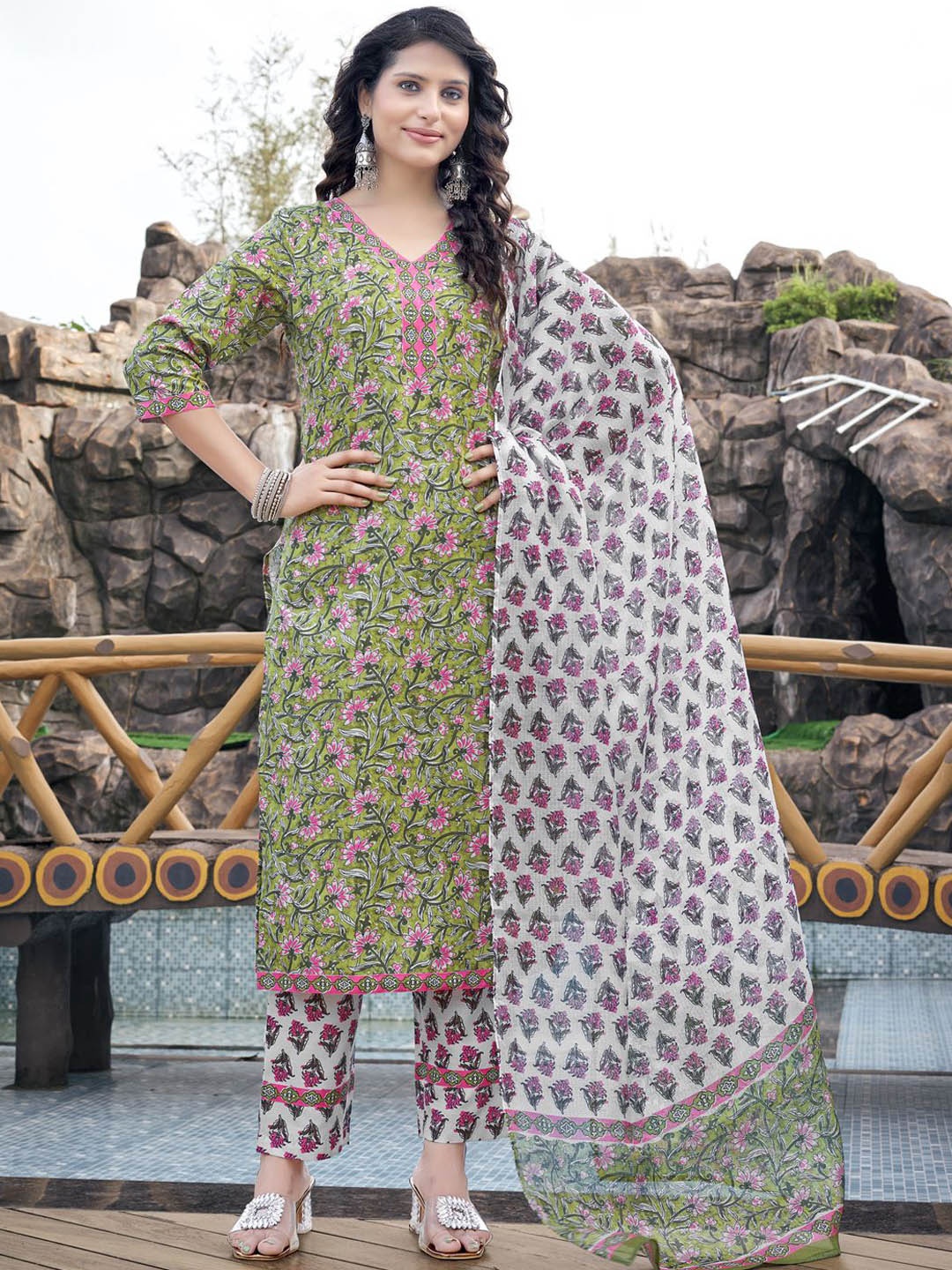 

NAINVISH Floral Printed V Neck Straight Kurta with Trousers & Dupatta, Green