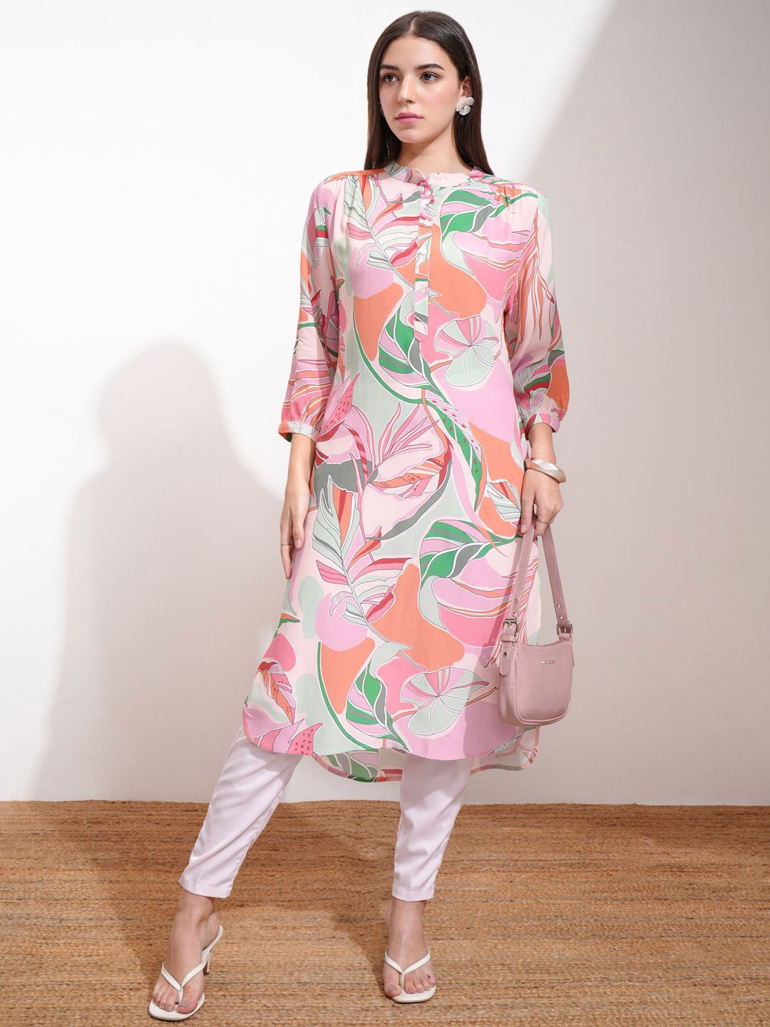 

Vishudh Peach Floral Printed Mandarin Collar Three-Quarter Sleeves Straight Kurta