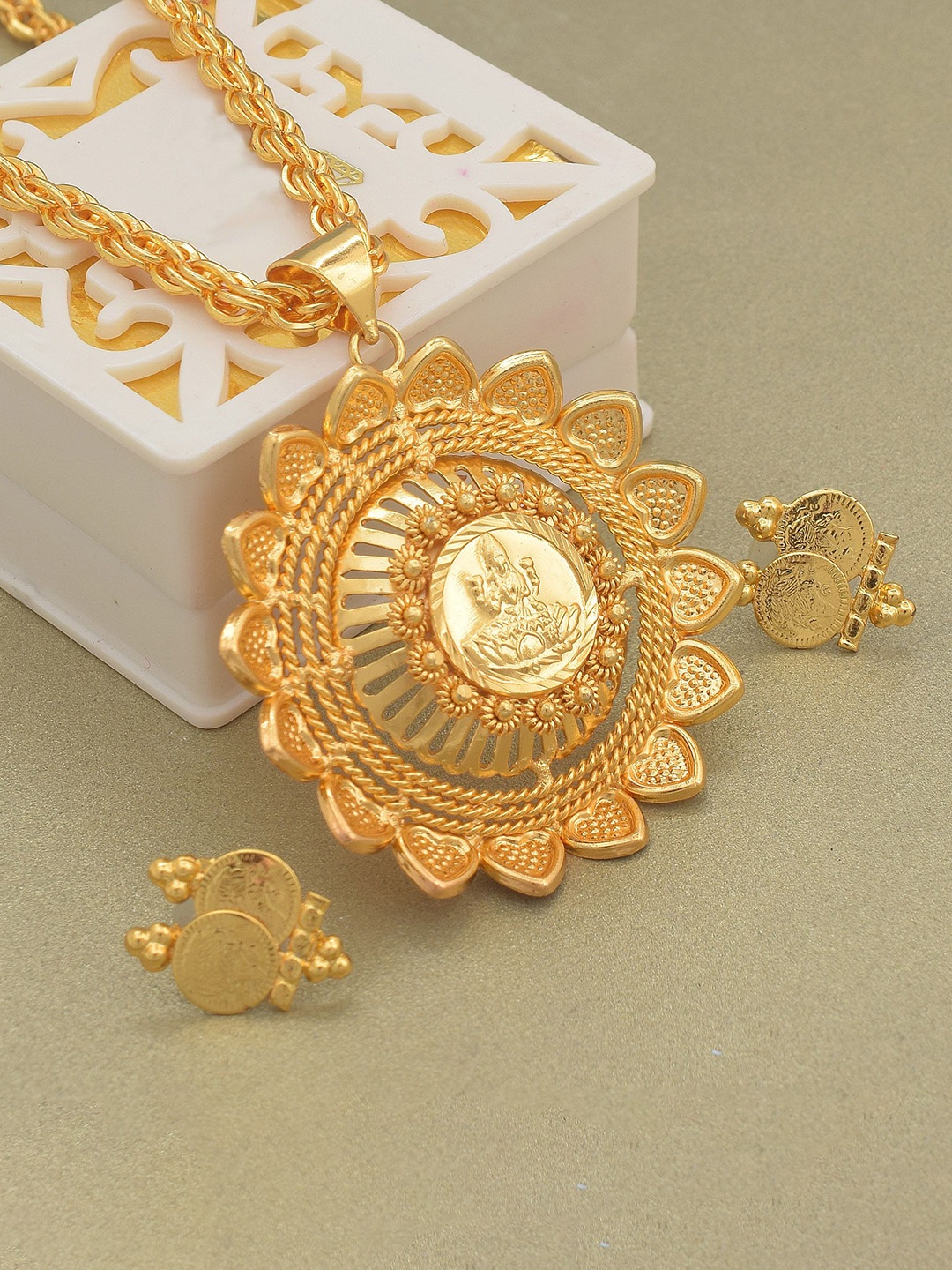 

MEMOIR Gold plated Jewellery Set