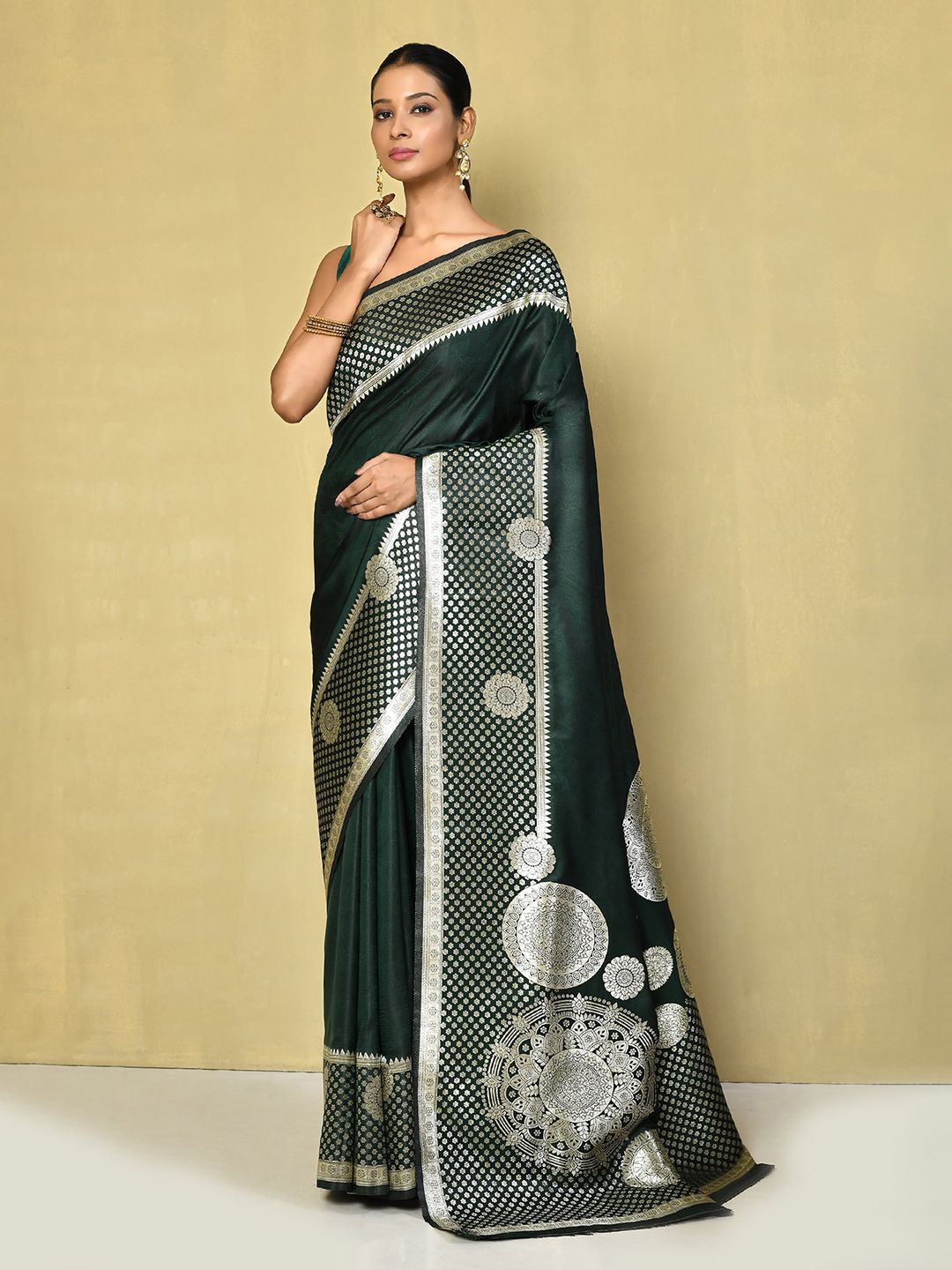 

Samyukta Singhania Ethnic Motifs Zari Pure Silk Saree, Green