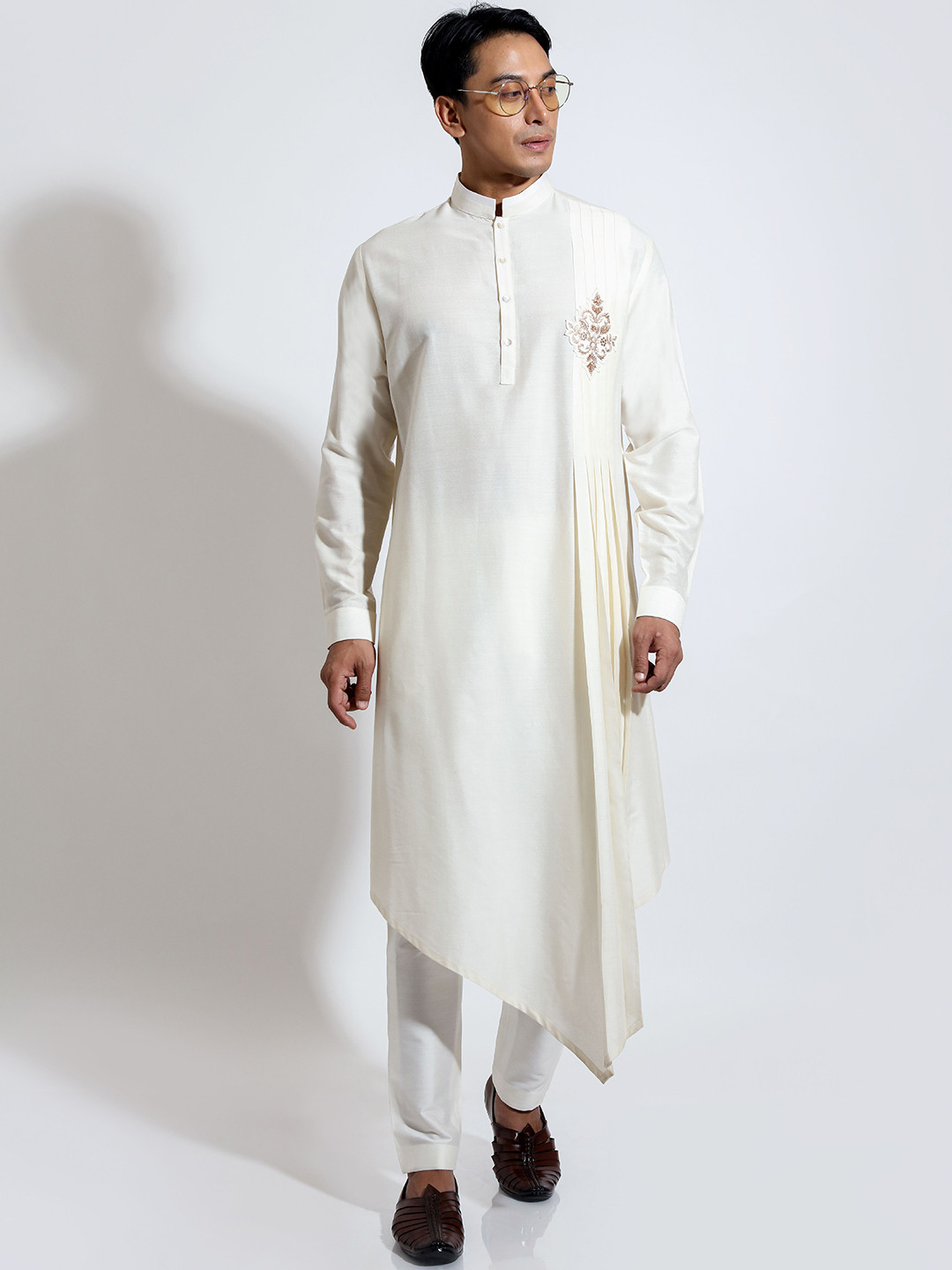 

VIVEK KARUNAKARAN Floral Woven Design Pleated Assymetric Kurta With Trousers, Cream