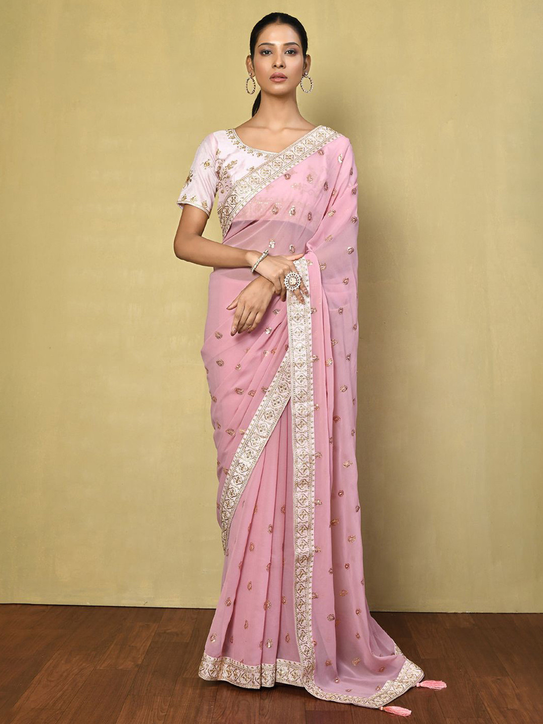 

Nazaakat by Samara Singh Women Sarees, Pink