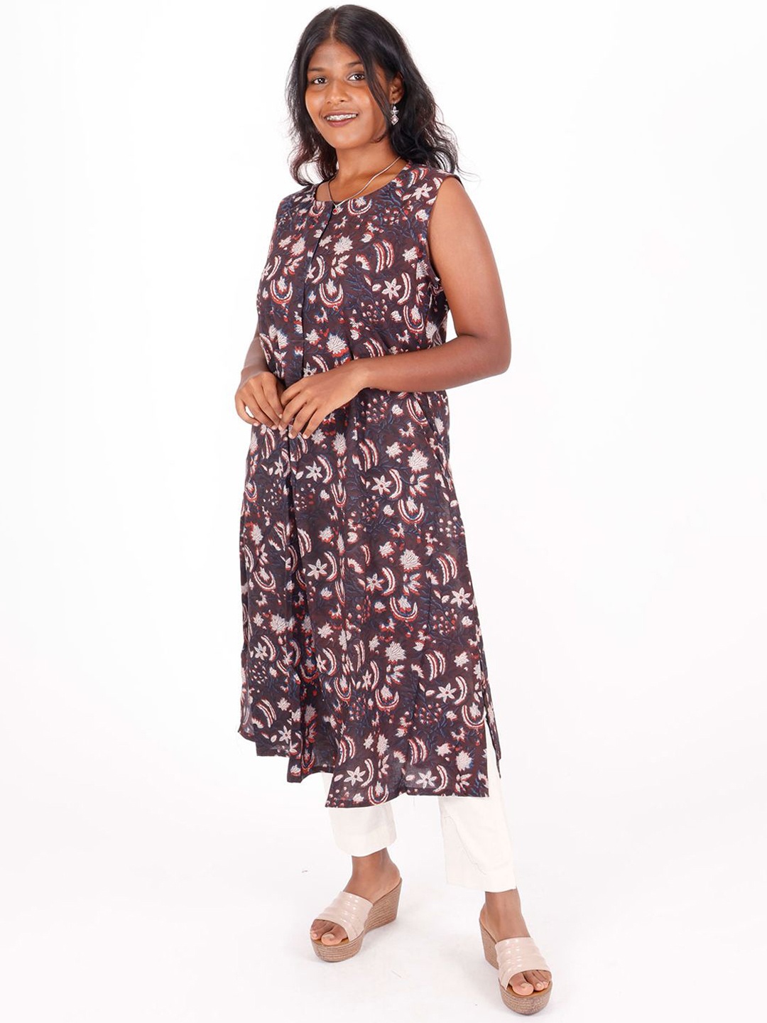 

Avishya Floral Printed Round Neck Cotton Straight Kurta, Brown