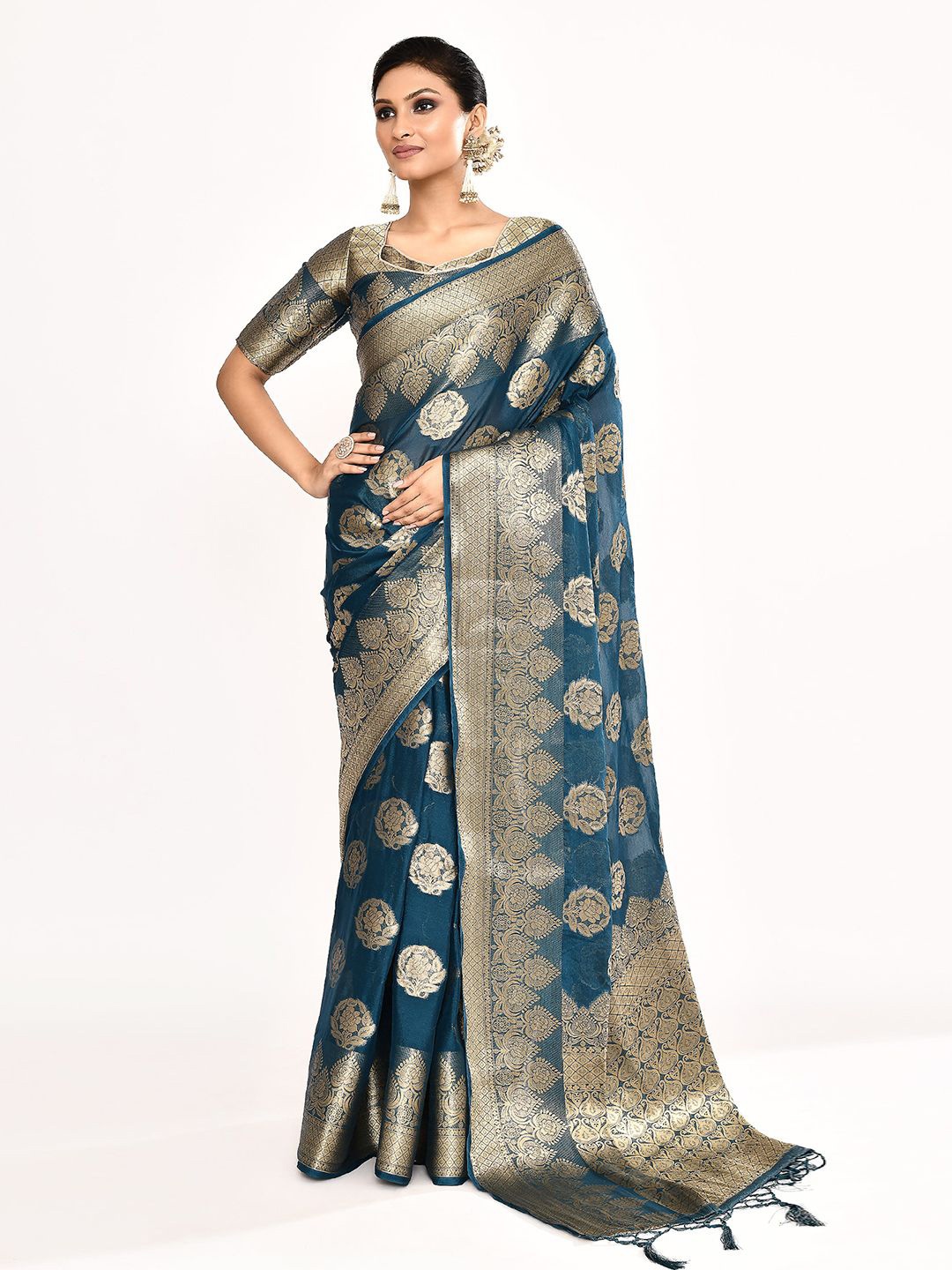 

Samyukta Singhania Woven Design Zari Saree, Blue