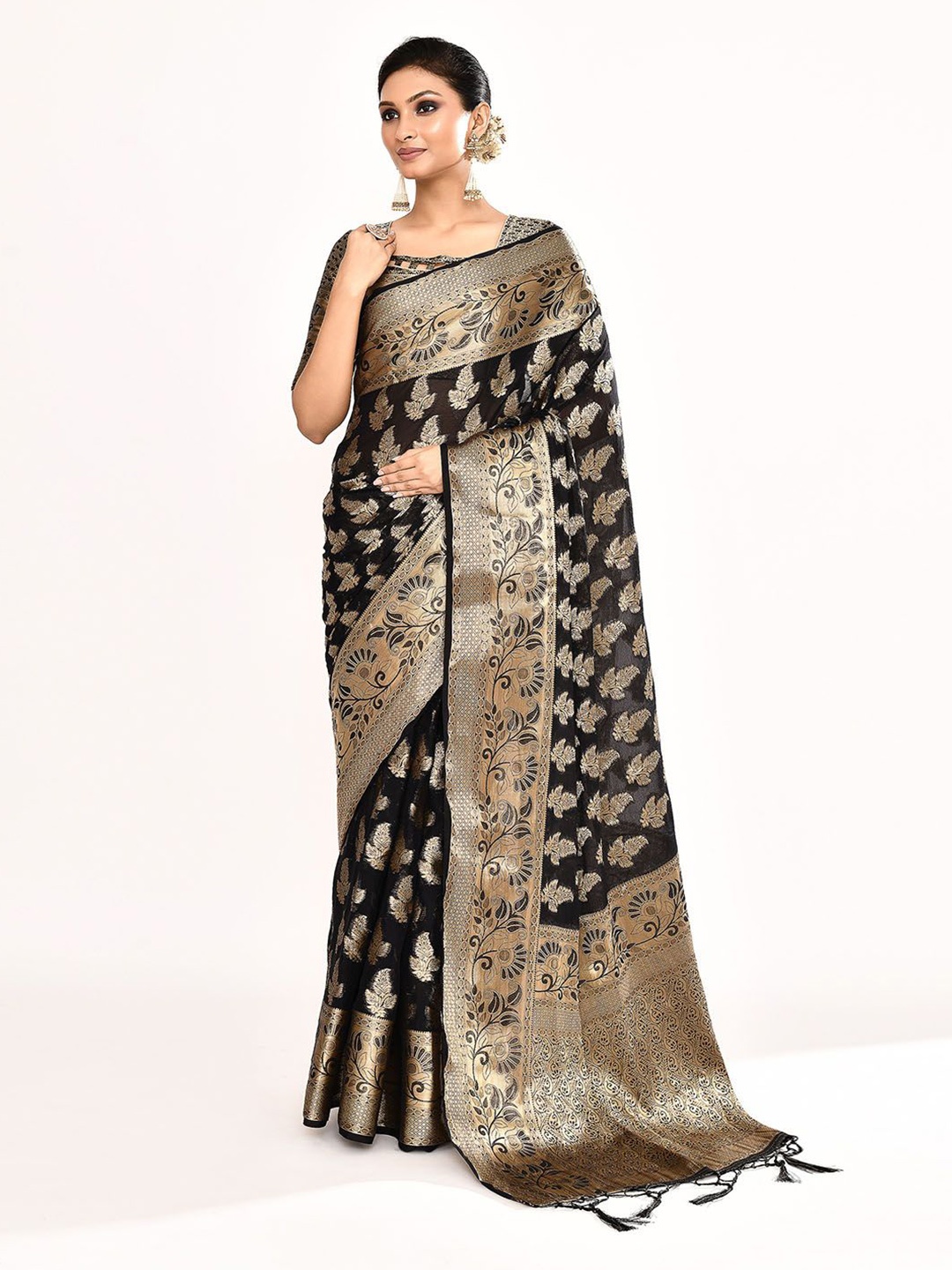 

Samyukta Singhania Woven Design Zari Saree, Black