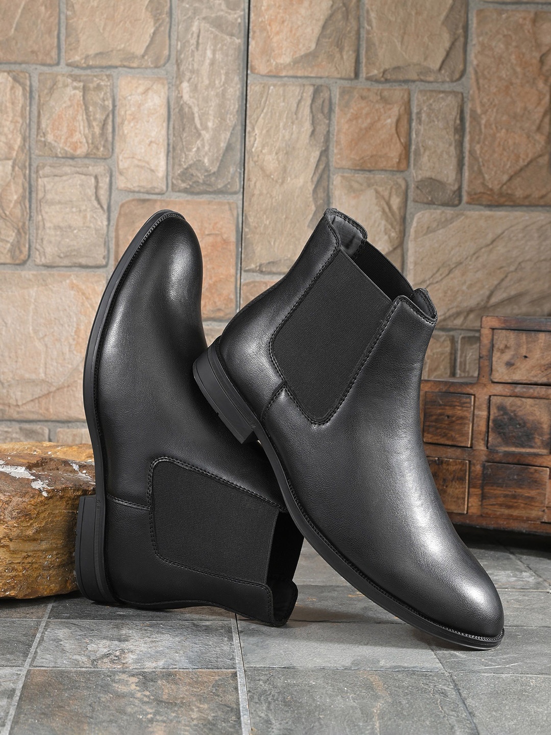 

The Roadster Lifestyle Co Men Chelsea Boots, Black