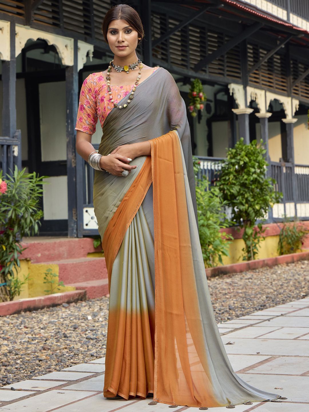 

CHUDIYA Colourblocked Beads and Stones Pure Chiffon Saree, Grey
