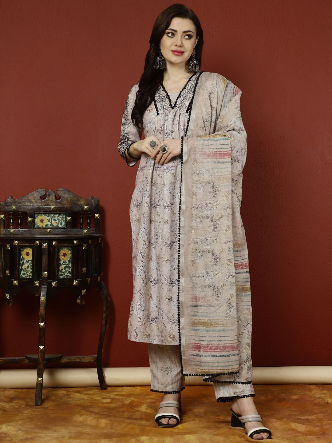 

Jaipur Kurti Floral Digital Printed Embroidered Linen Suit Set, Beige