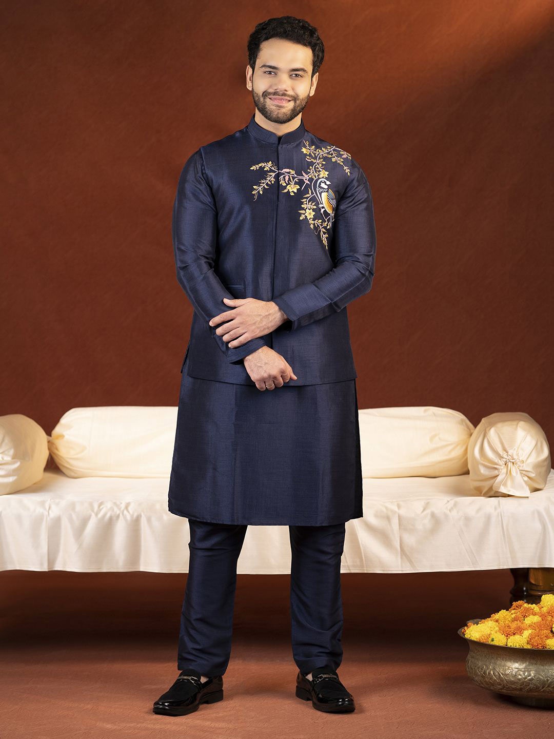 

TheEthnic.Co Floral Embroidered Straight Kurta with Pyjamas, Blue