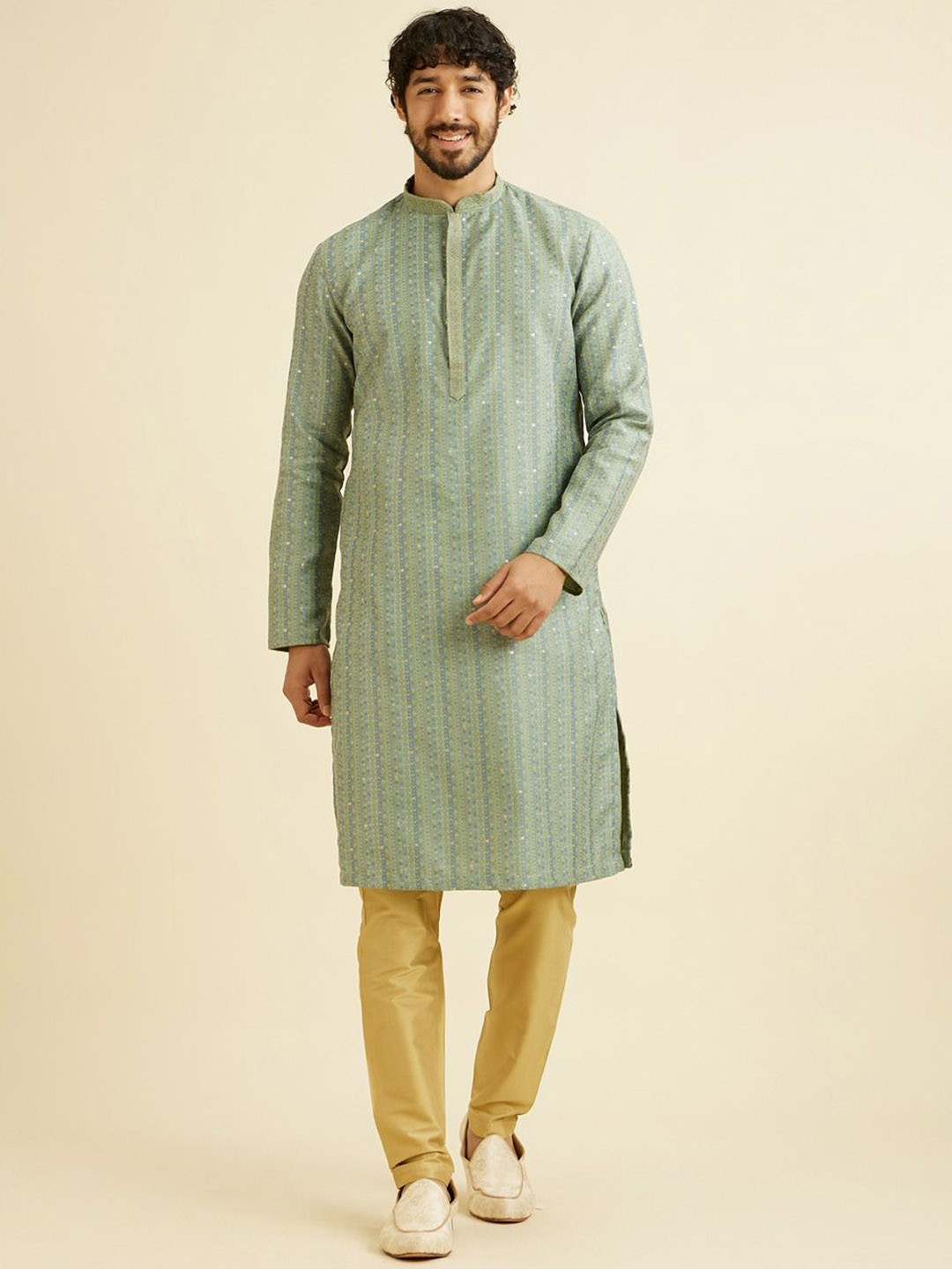 

Manyavar Geometric Printed Thread Work Mandarin Collar Straight Kurta With Trousers, Green