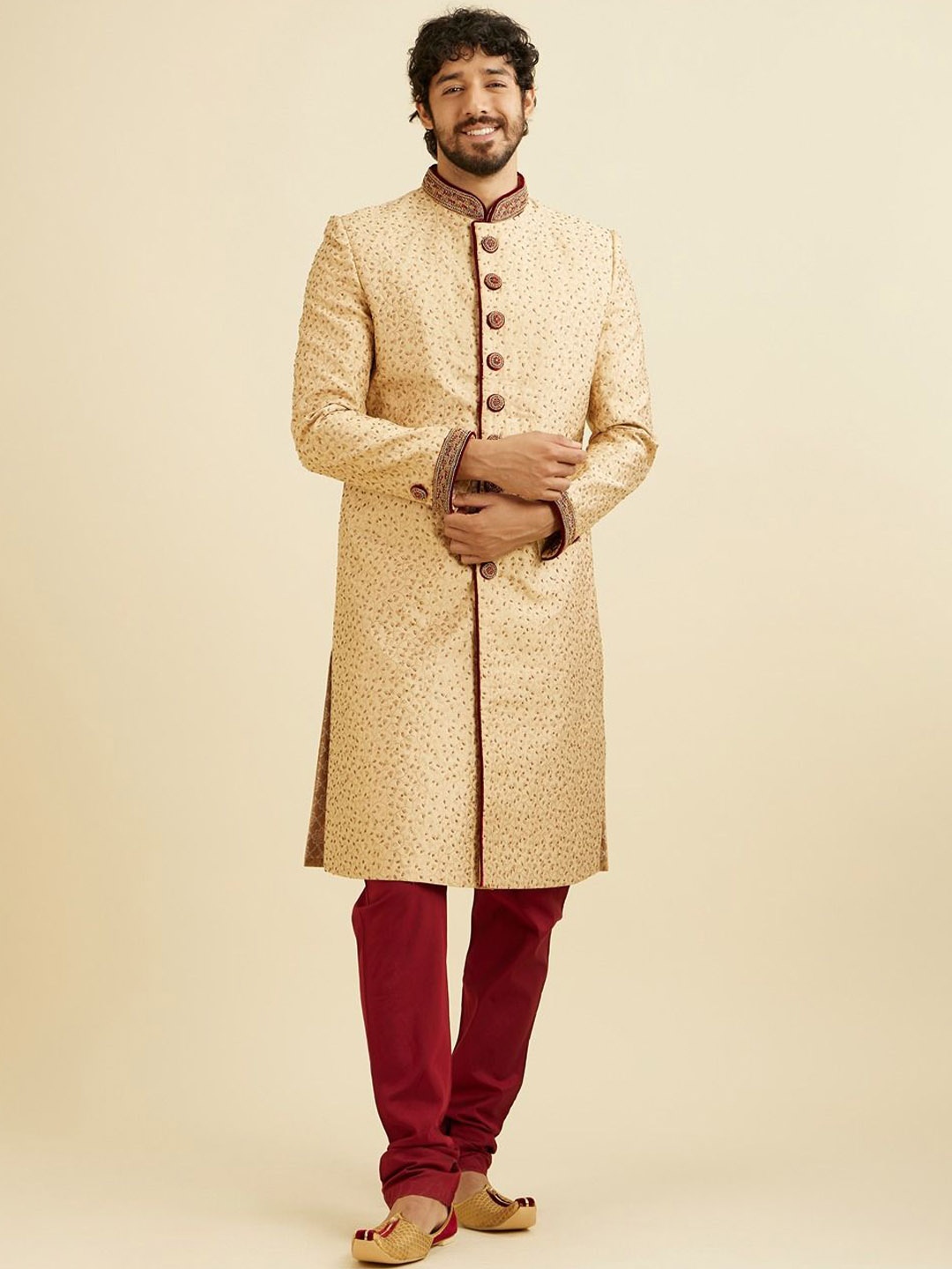 

Manyavar Men Embroidered Sherwani Set, Beige