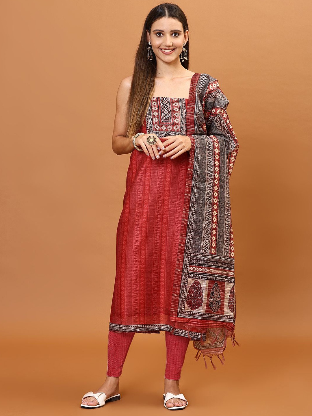 

Meena Bazaar Geometric Printed Beads and Stones Unstitched Dress Material, Maroon