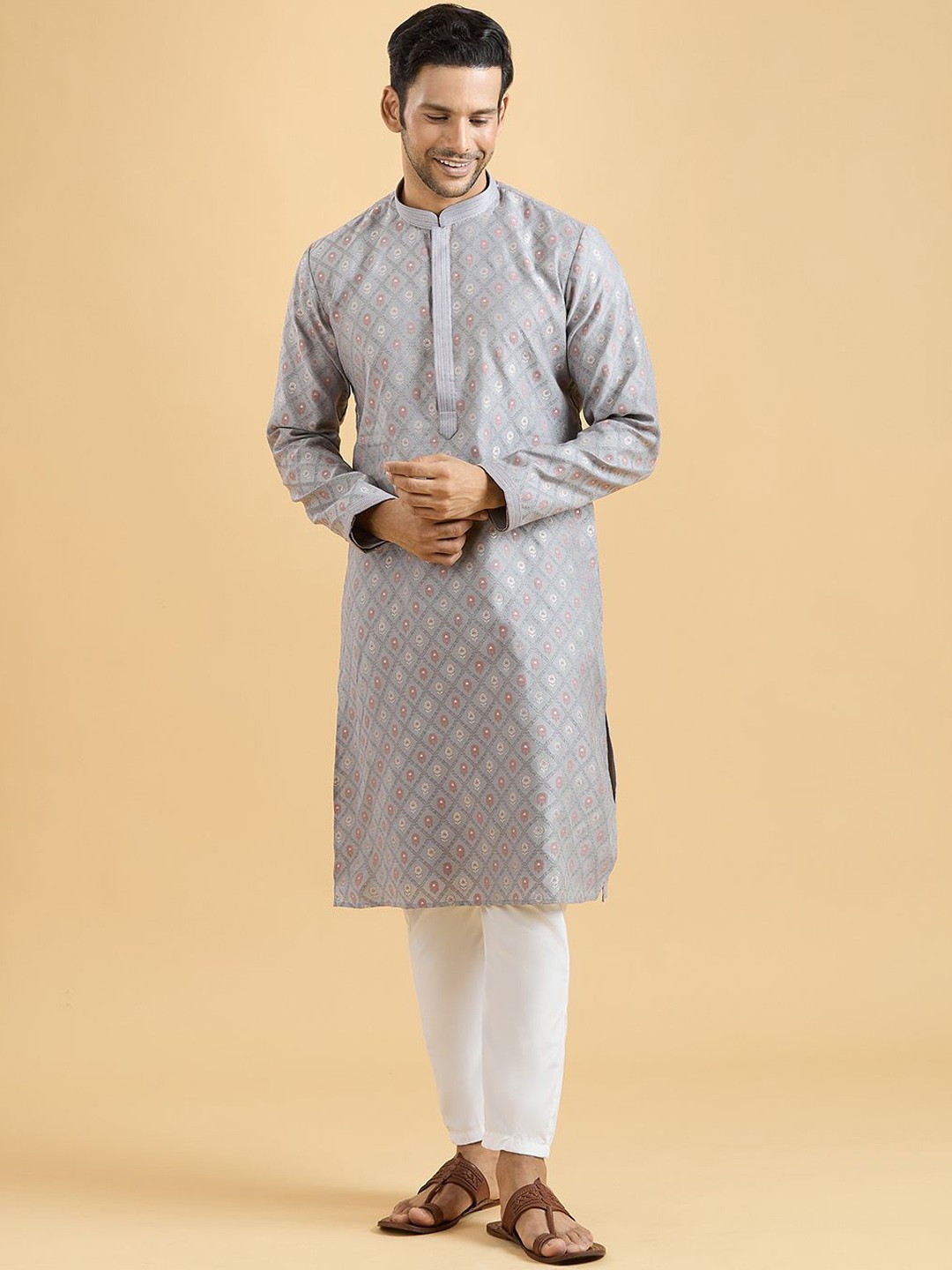 

Aryavir Malhotra Men Floral Printed Regular Kurta with Trousers, Grey