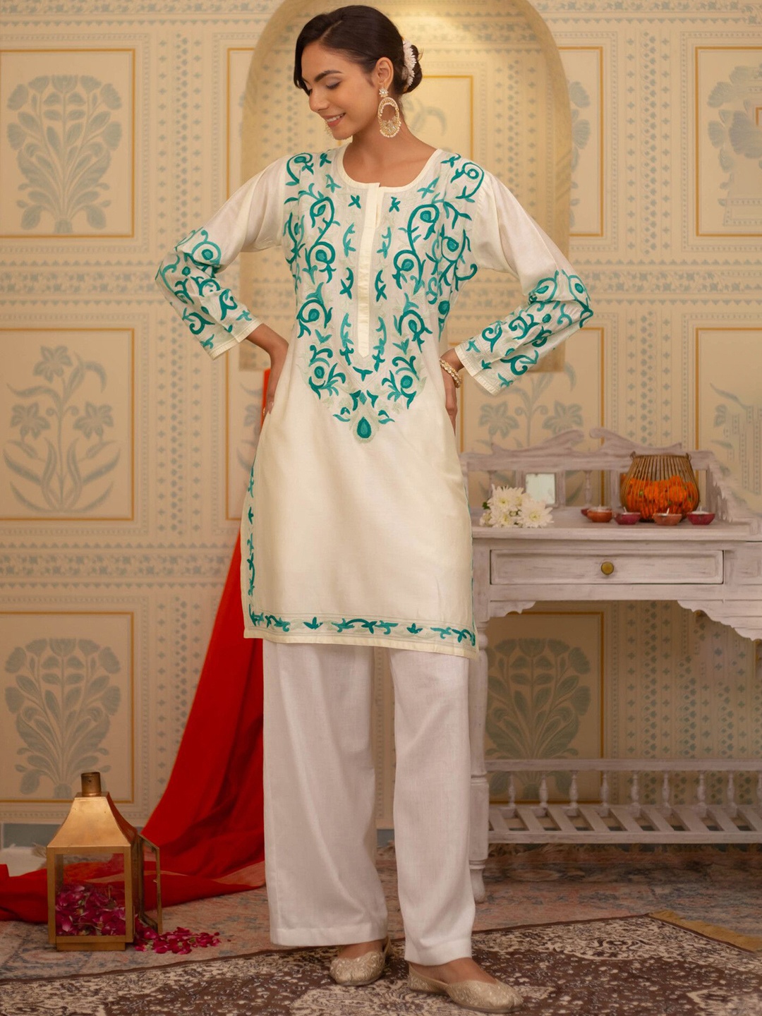 

HOUSE OF KARI Floral Embroidered Straight Kurta, Off white