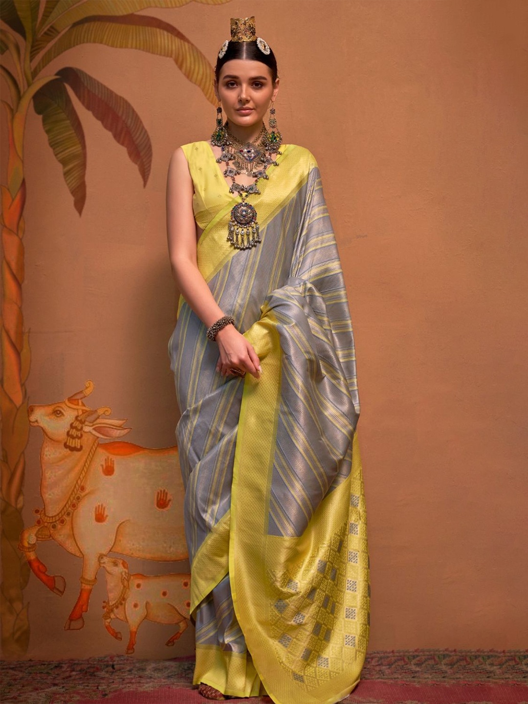 

DEVATITHI Leheriya Zari Silk Blend Saree, Grey