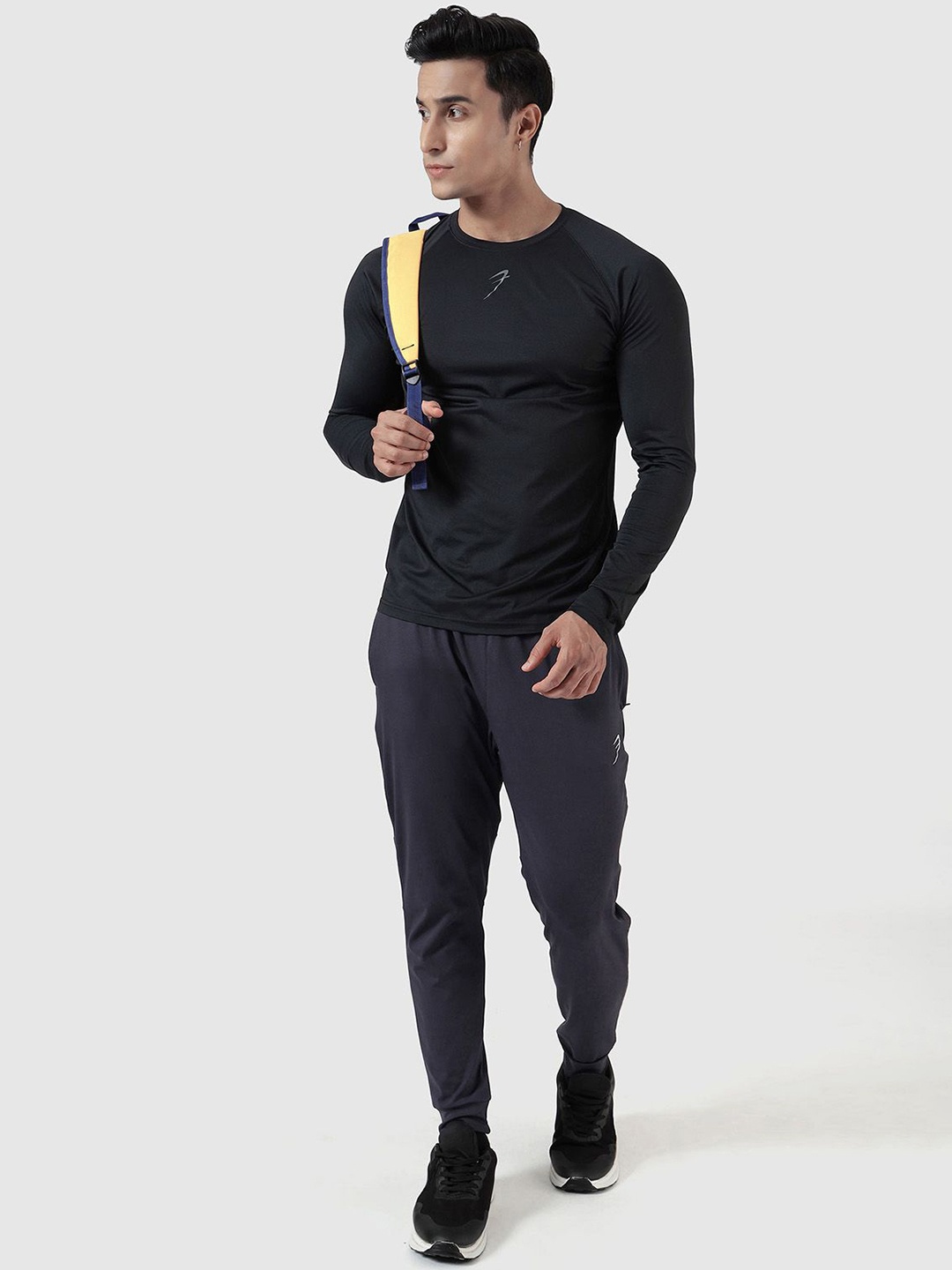 

FUAARK Men Slim-Fit Mid Rise Joggers, Black