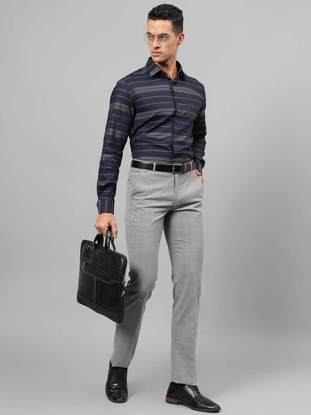 

Cantabil Men Spread Collar Horizontal Striped Cotton Formal Shirt, Navy blue