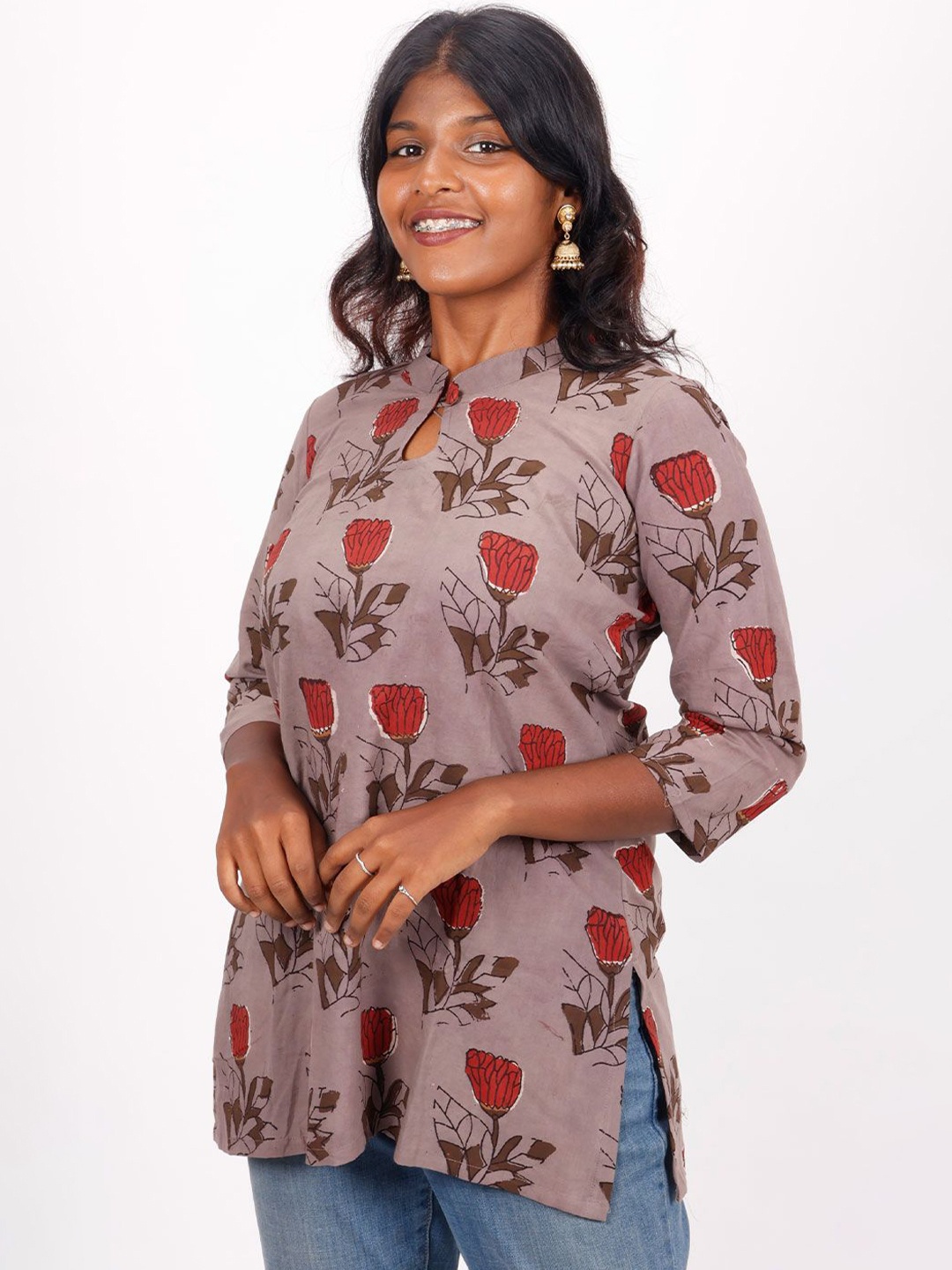 

Avishya Floral Printed Pure Cotton Handloom Kurti, Grey