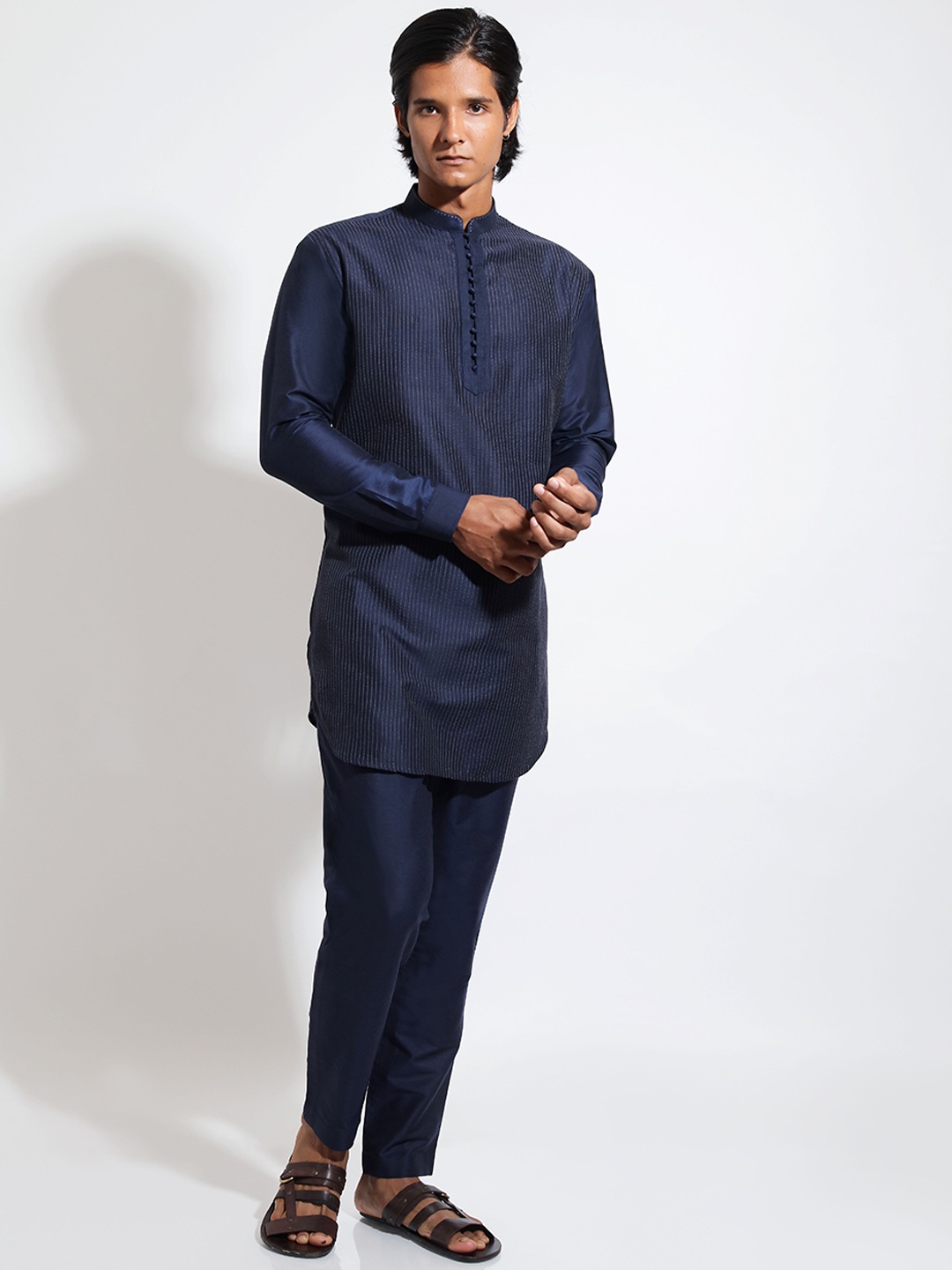 

VIVEK KARUNAKARAN Striped Printed Straight Kurta With Trousers, Navy blue