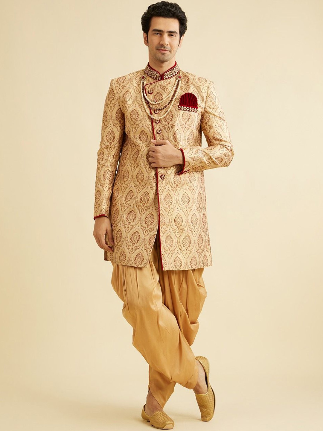 

Manyavar Men Thread Embroidered Sherwani Set, Beige