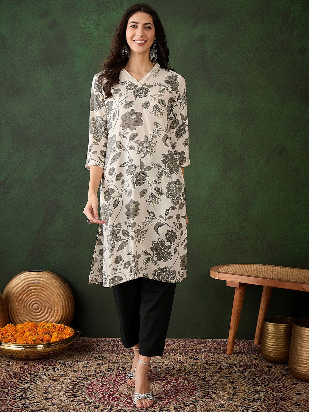 

Sangria Floral Printed V-Neck Straight Kurta, Off white