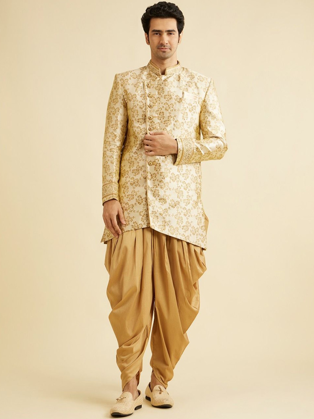 

Manyavar Men Printed Self Design Sherwani Set, Beige