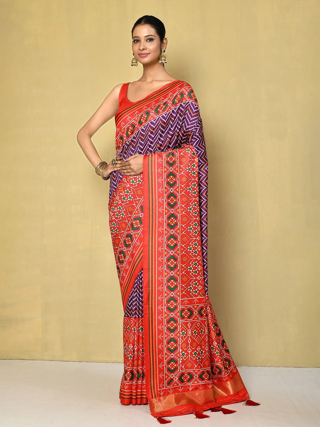 

Nazaakat by Samara Singh Art Silk Saree, Purple