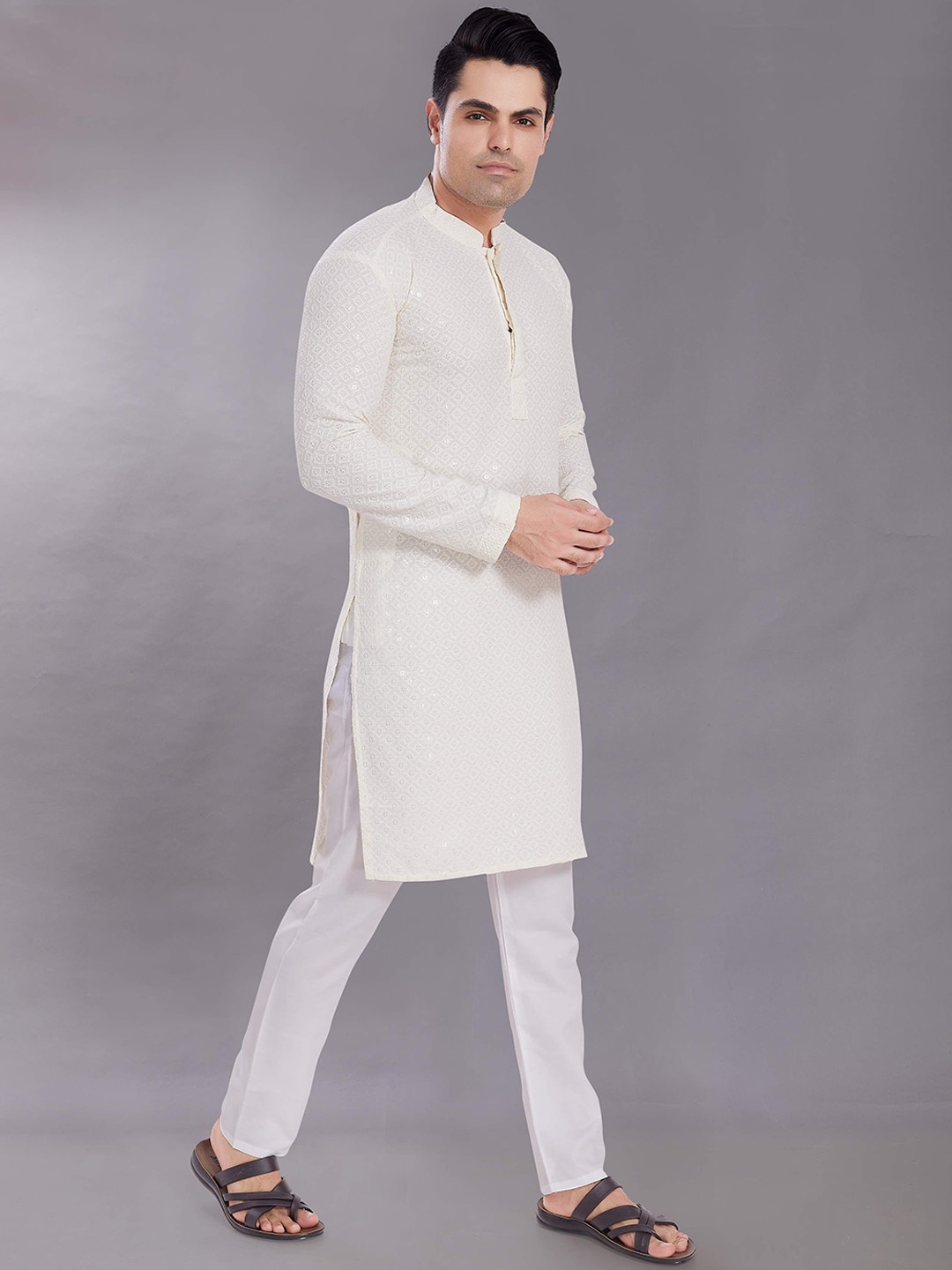 

DIVISIVE Geometric Embroidered Sequinned Mandarin Collar Straight Kurta, Off white