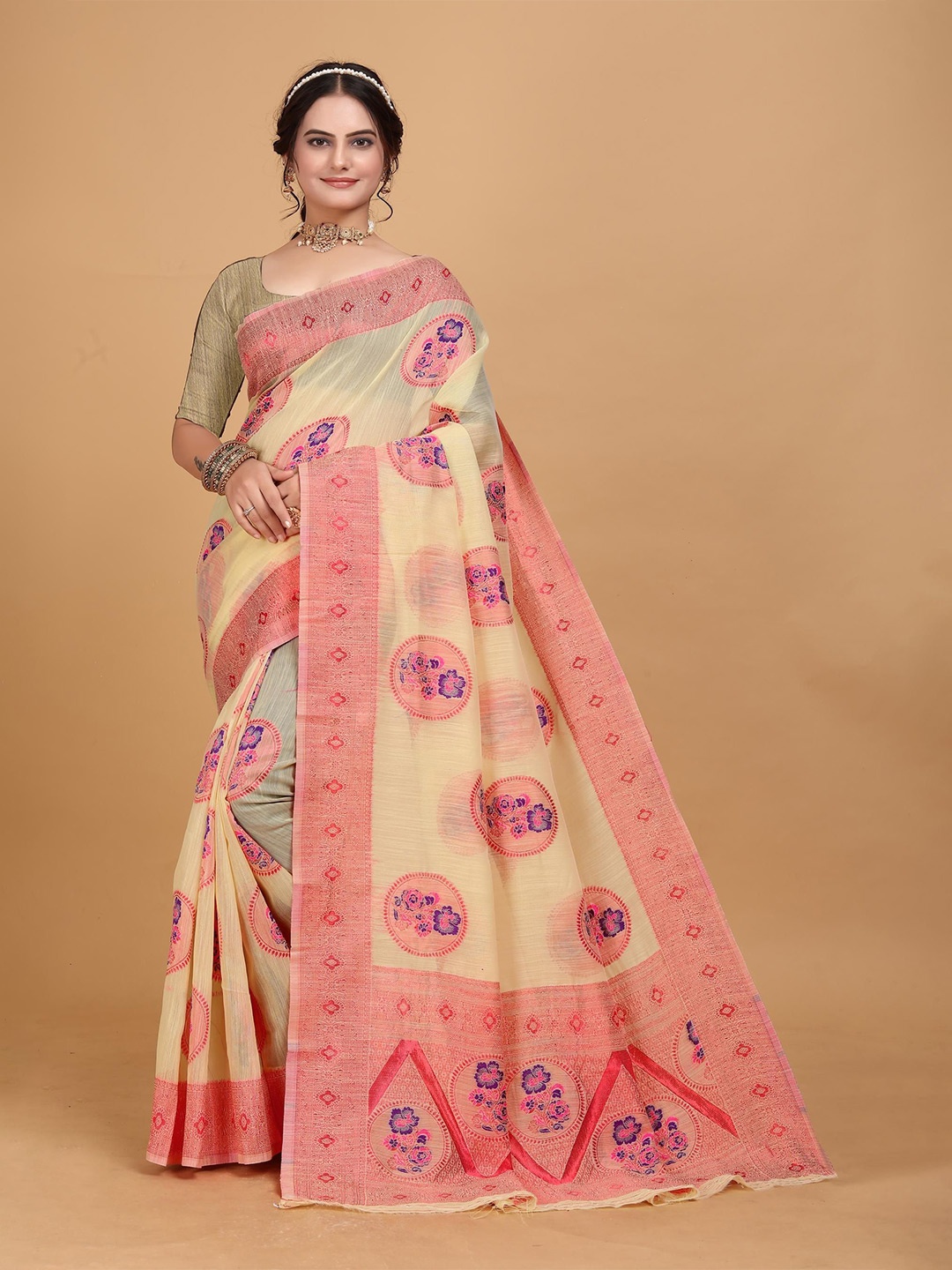 

VenderVilla Woven Design Zari Silk Blend Banarasi Saree, Gold