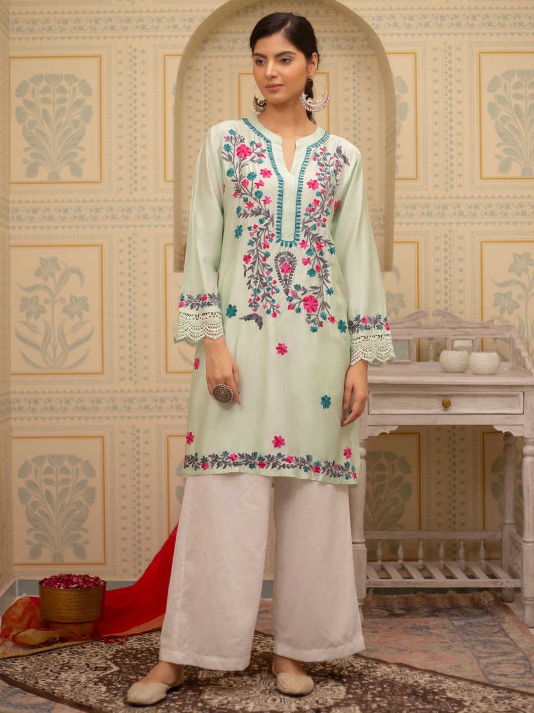 

HOUSE OF KARI Floral Embroidered Mandarin Collar Straight Kurta, Green