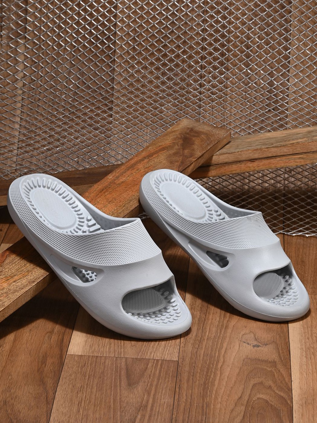 

HRX by Hrithik Roshan Men Rubber Sliders, Grey