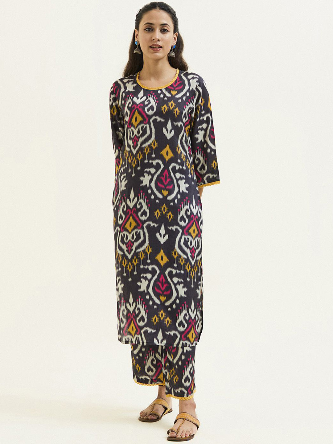 

Jaipur Kurti Ikat Printed Kurta With Palazzo, Black